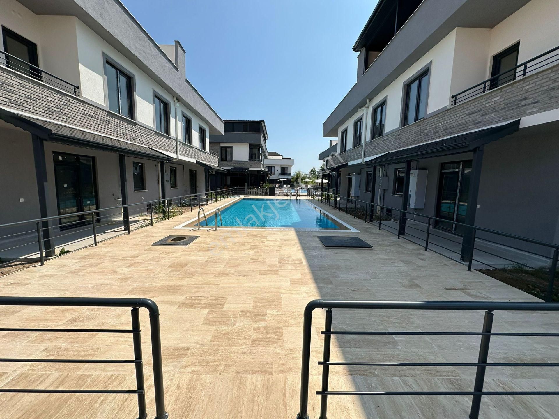 Müstakil Bahçeli Ve Havuzlu Teraslı Lüks Tripleks - Görsel 4