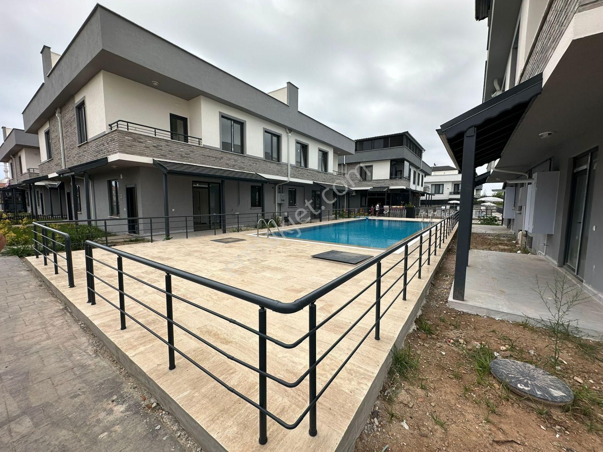 Müstakil Bahçeli Ve Havuzlu Teraslı Lüks Tripleks - Görsel 3