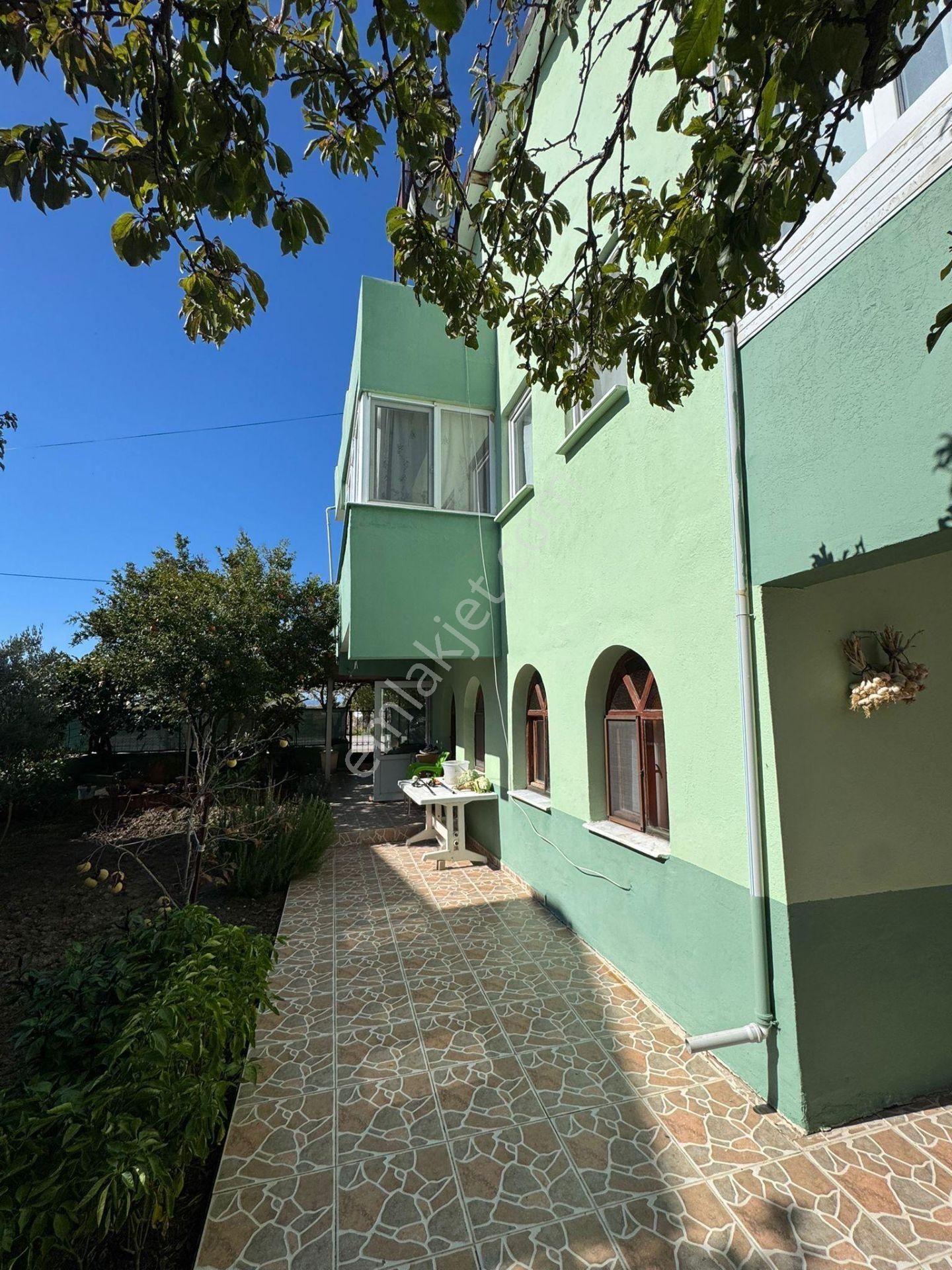 Ayvalık Altınova’da Deniz Manzaralı Müstakil Bahçeli 4+1 Tripleks Villa - Görsel 3