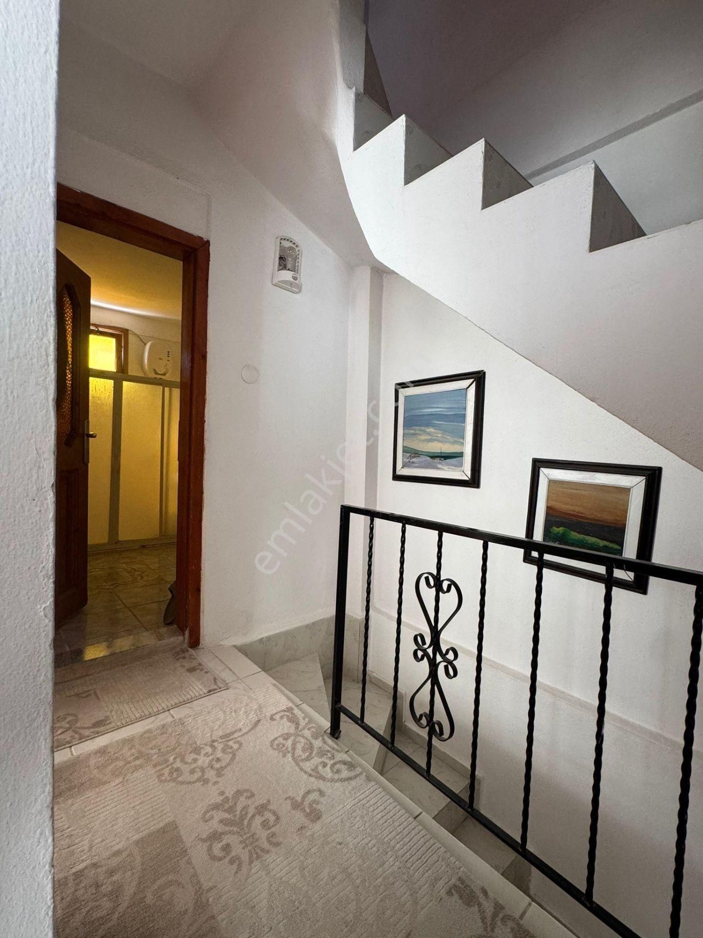 Ayvalık Altınova’da Deniz Manzaralı Müstakil Bahçeli 4+1 Tripleks Villa - Görsel 16