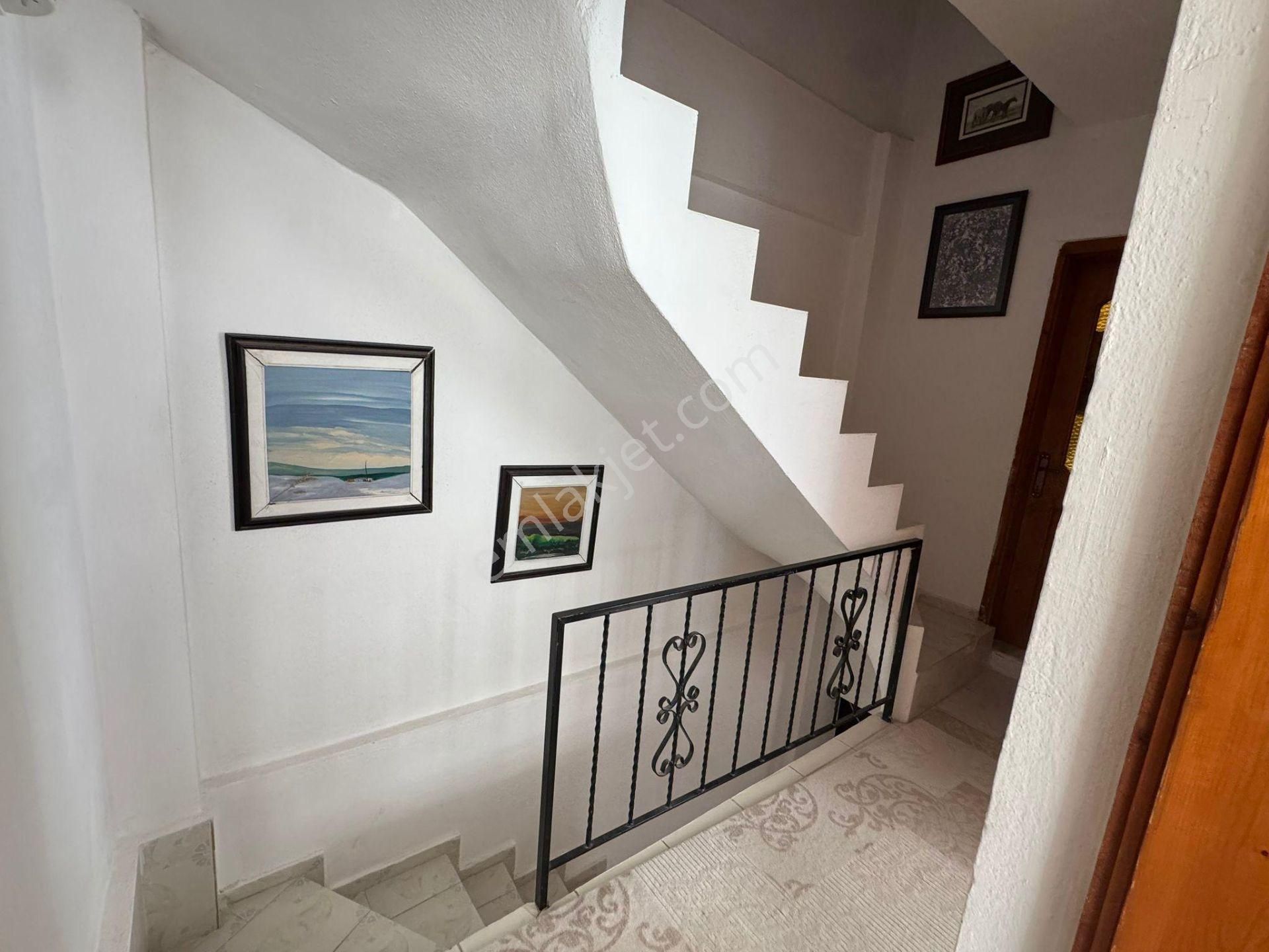 Ayvalık Altınova’da Deniz Manzaralı Müstakil Bahçeli 4+1 Tripleks Villa - Görsel 23