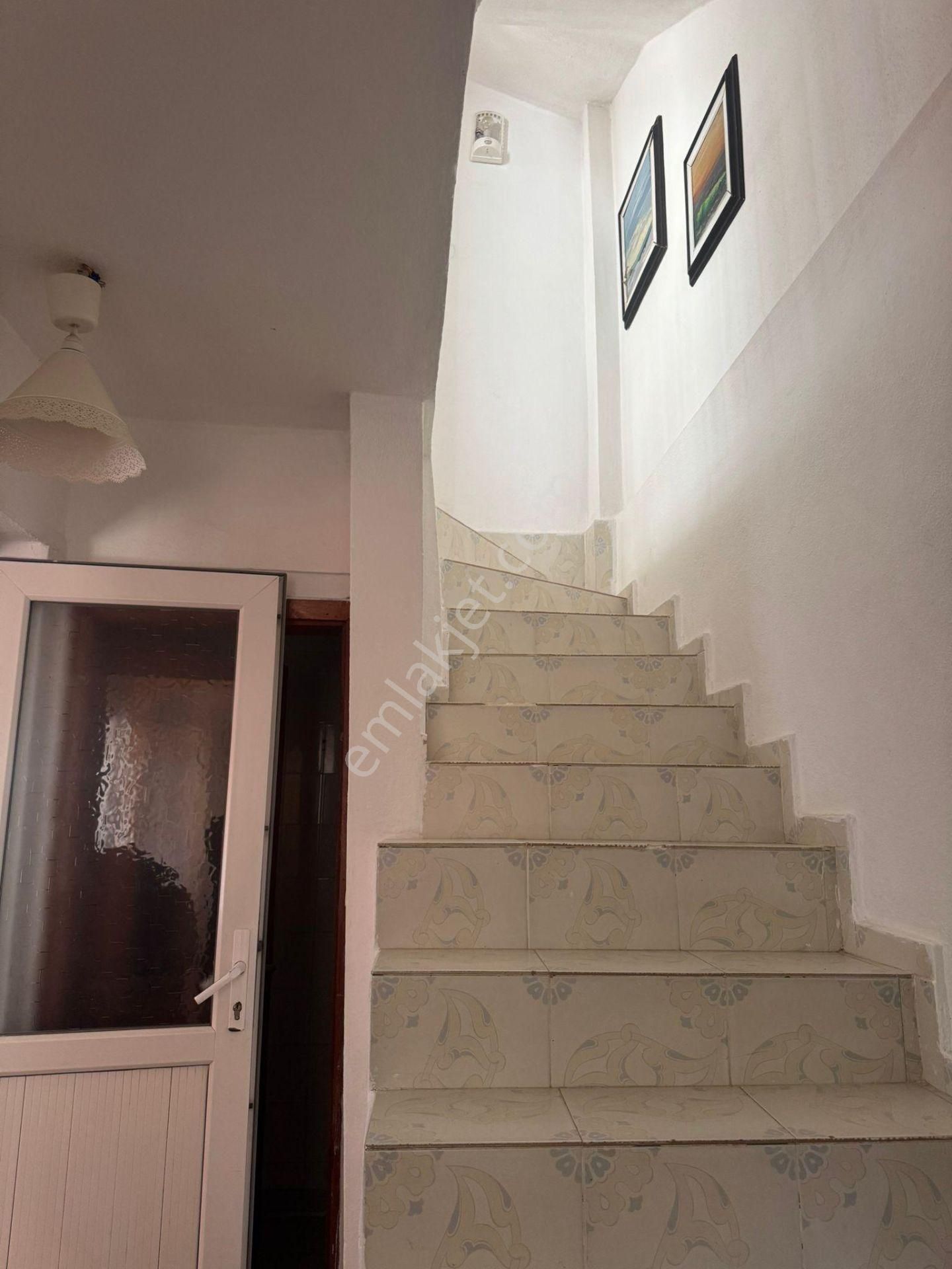 Ayvalık Altınova’da Deniz Manzaralı Müstakil Bahçeli 4+1 Tripleks Villa - Görsel 15