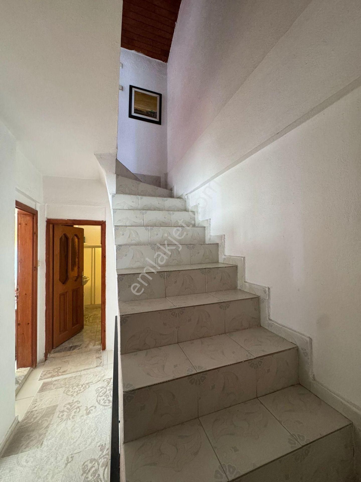 Ayvalık Altınova’da Deniz Manzaralı Müstakil Bahçeli 4+1 Tripleks Villa - Görsel 24