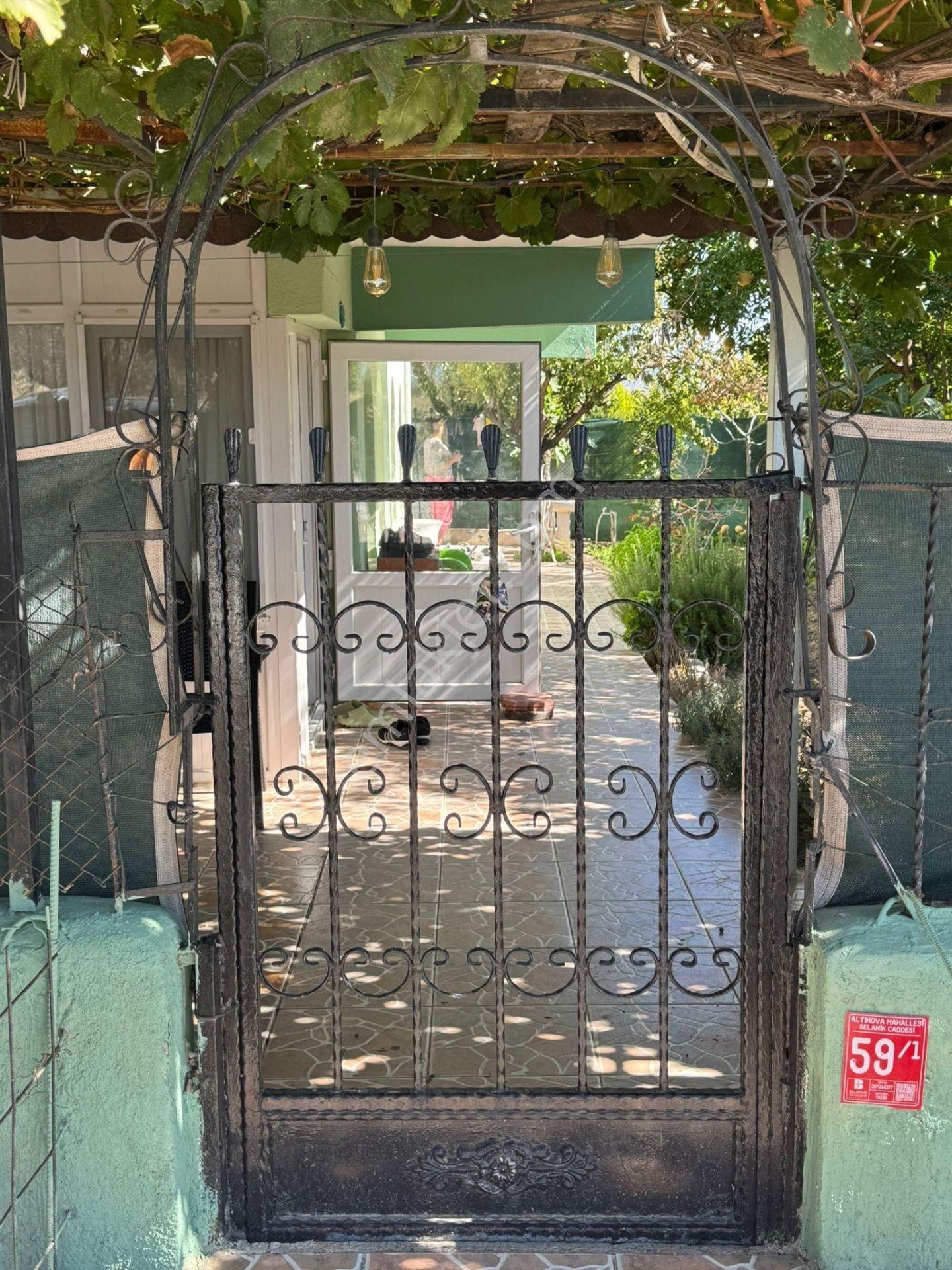 Ayvalık Altınova’da Deniz Manzaralı Müstakil Bahçeli 4+1 Tripleks Villa - Görsel 6