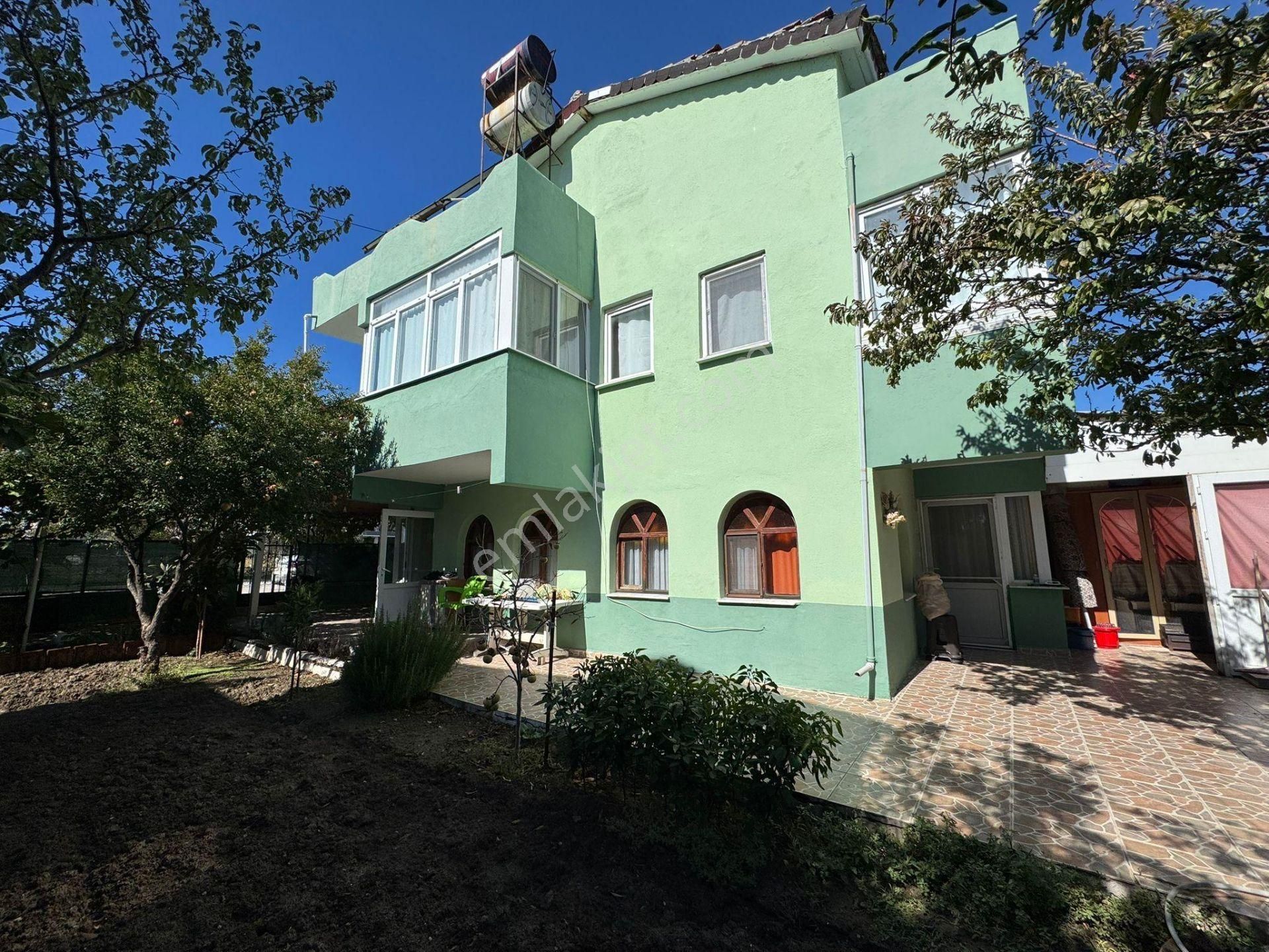 Ayvalık Altınova’da Deniz Manzaralı Müstakil Bahçeli 4+1 Tripleks Villa - Görsel 2