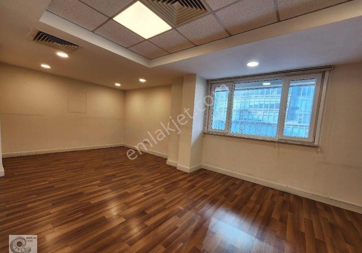 Maslak Noramin Plaza'da Kiralık 310m2 Dekorasyonlu Ofis - Görsel 6
