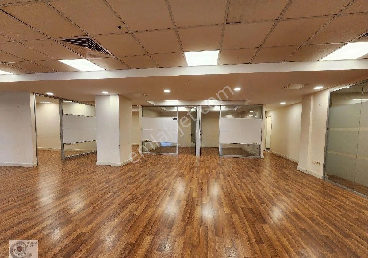 Maslak Noramin Plaza'da Kiralık 310m2 Dekorasyonlu Ofis - Görsel 14