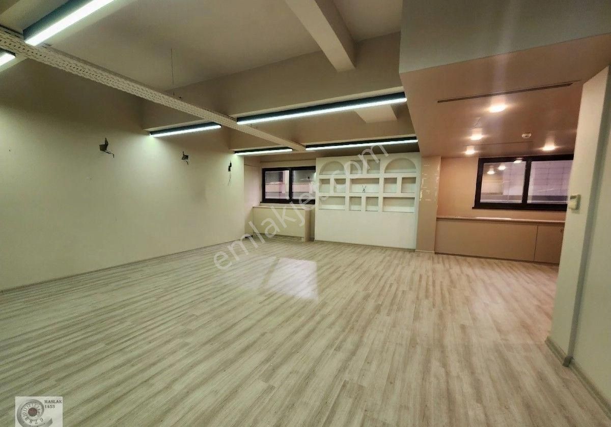 Maslak Noramin Plaza'da Kiralık 100 M2 Kdv'li Ofis