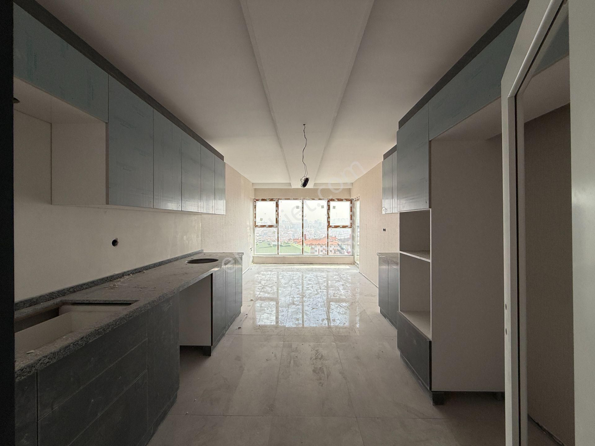 Pursaklar Mehmet Zengin Emlak'tan Hastane Yakını Çift Banyolu 7.kat 4+1 Sitede Daire