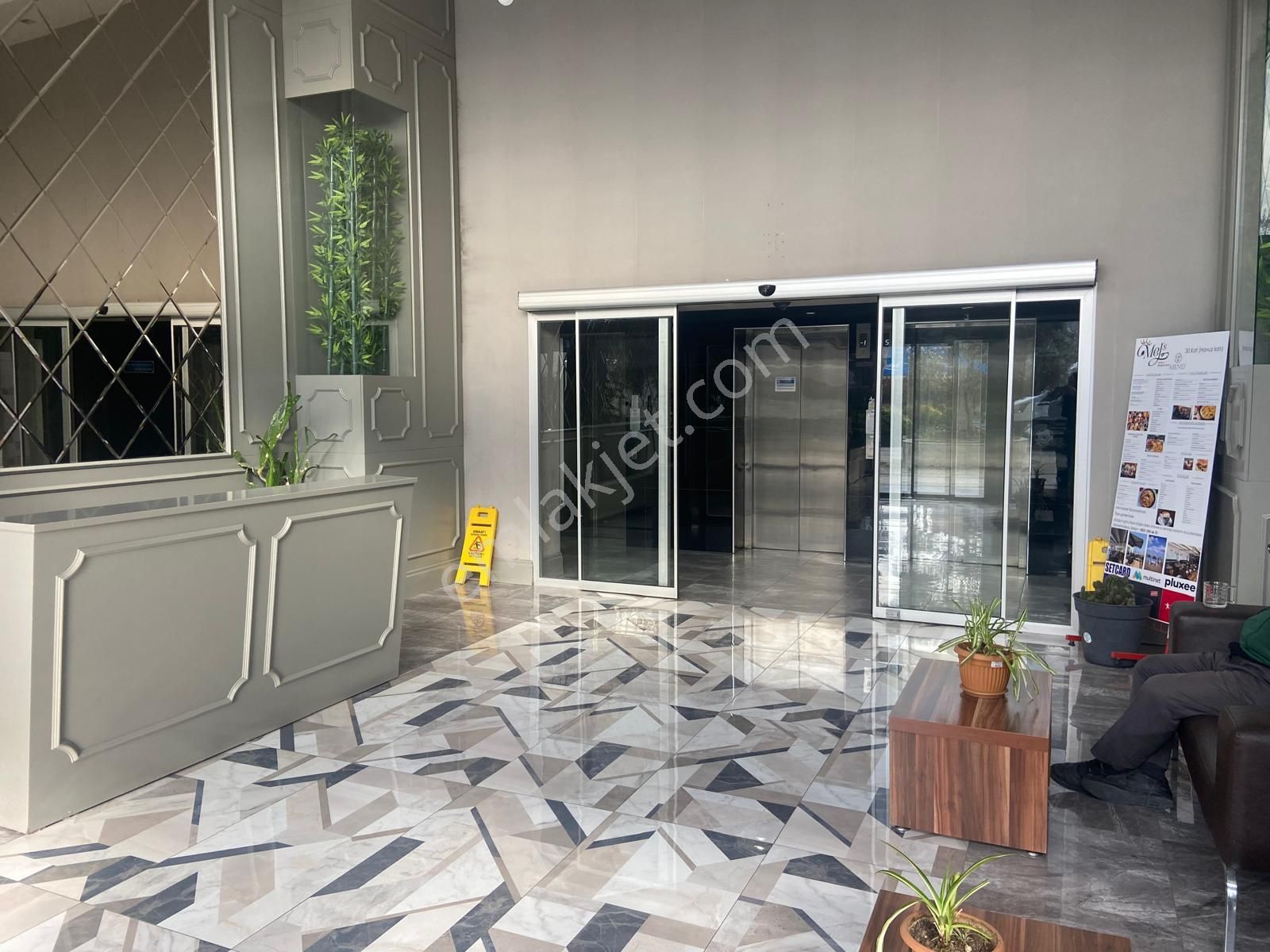 Avcılar E-5 Yanı-deniz Manzaralı-full Eşyalı-otoparklı-sauna &havuzlu - Görsel 4