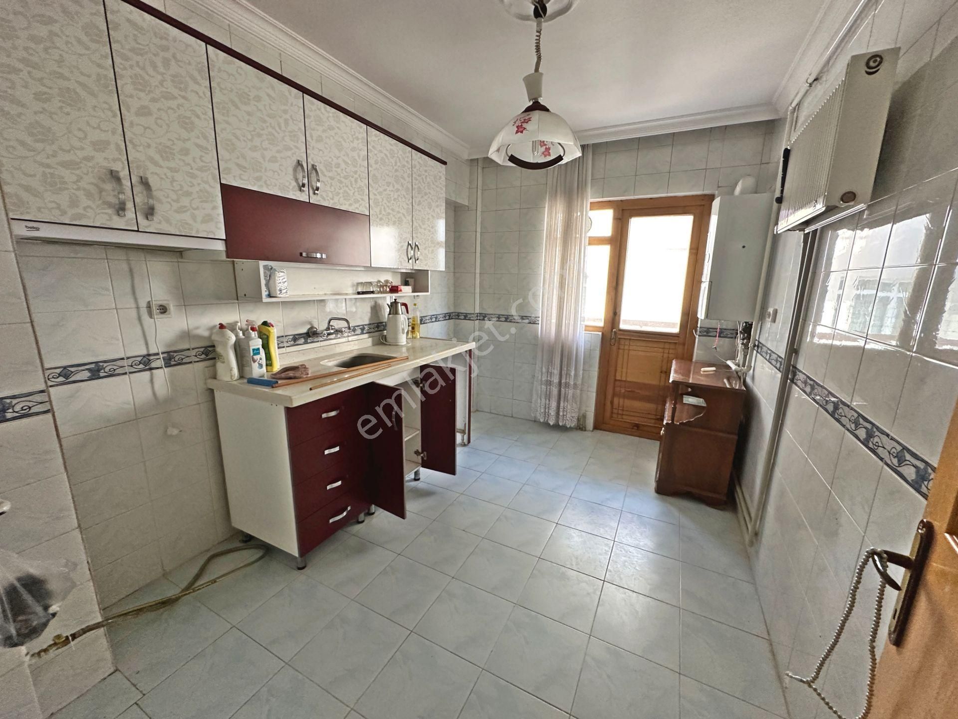 Saimekadın Tren Yakınında Ara Katta Ön Cephede Bağımsız 3+1 Satılık Daire - Görsel 6