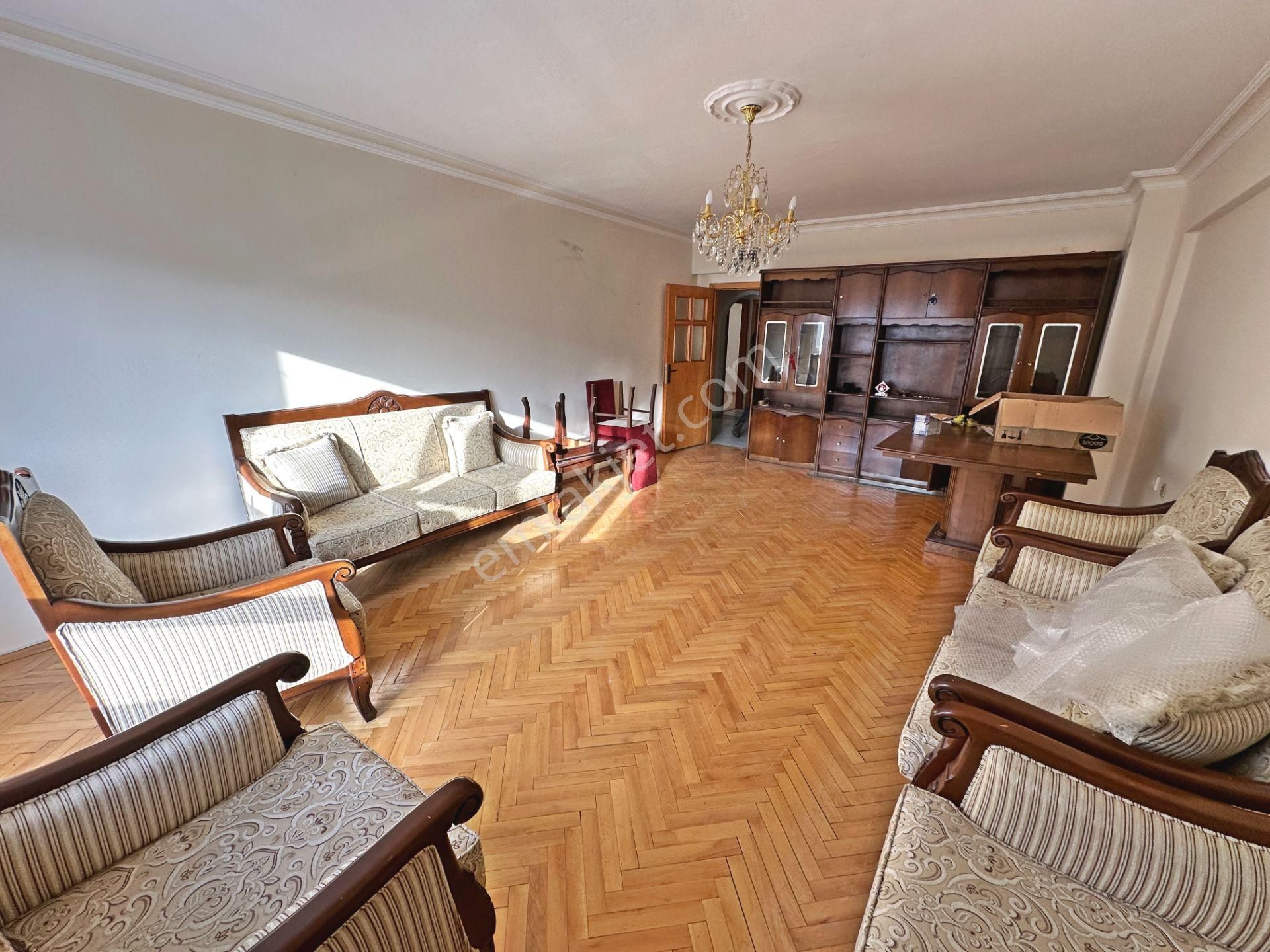 Saimekadın Tren Yakınında Ara Katta Ön Cephede Bağımsız 3+1 Satılık Daire - Görsel 5