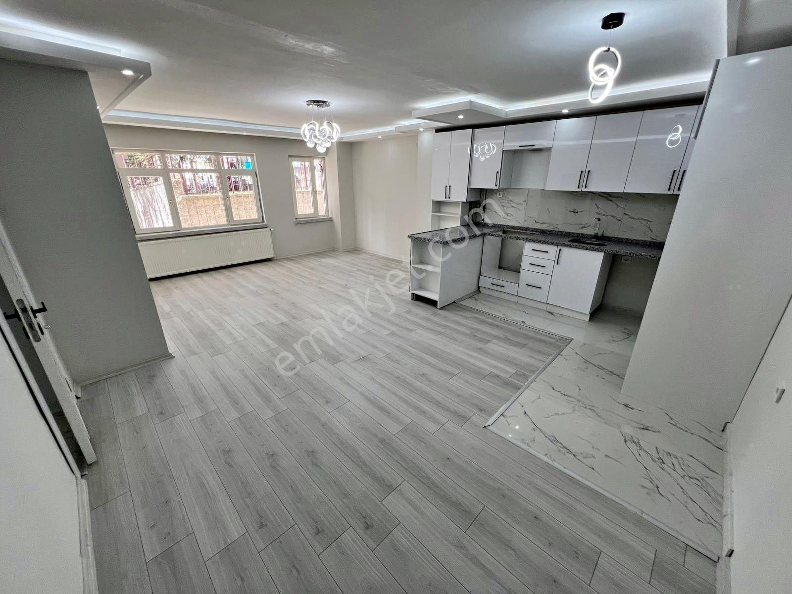 Relax'tan Etlikte Ultra Lüx Yapılı Süper 2+1