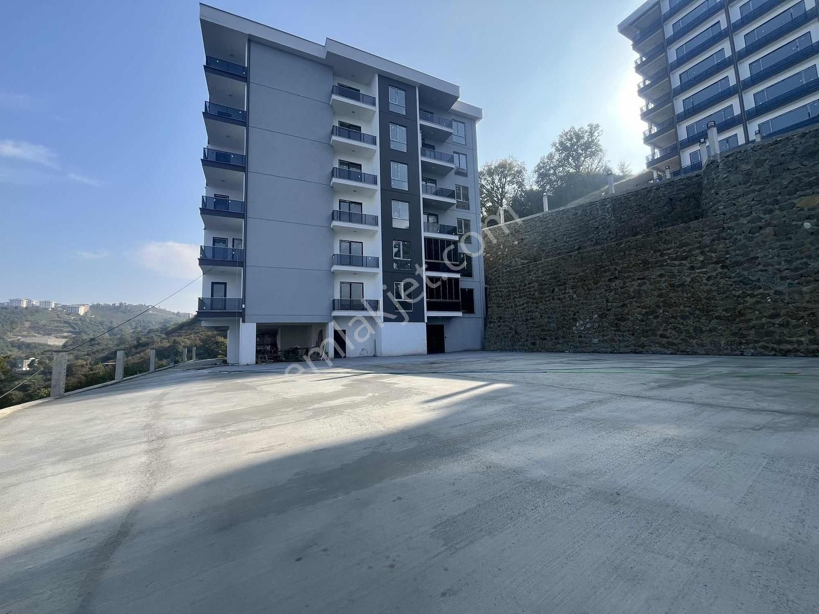 Yomra Kadırga Sitesinde Satılık 1+1 Daire - Görsel 2