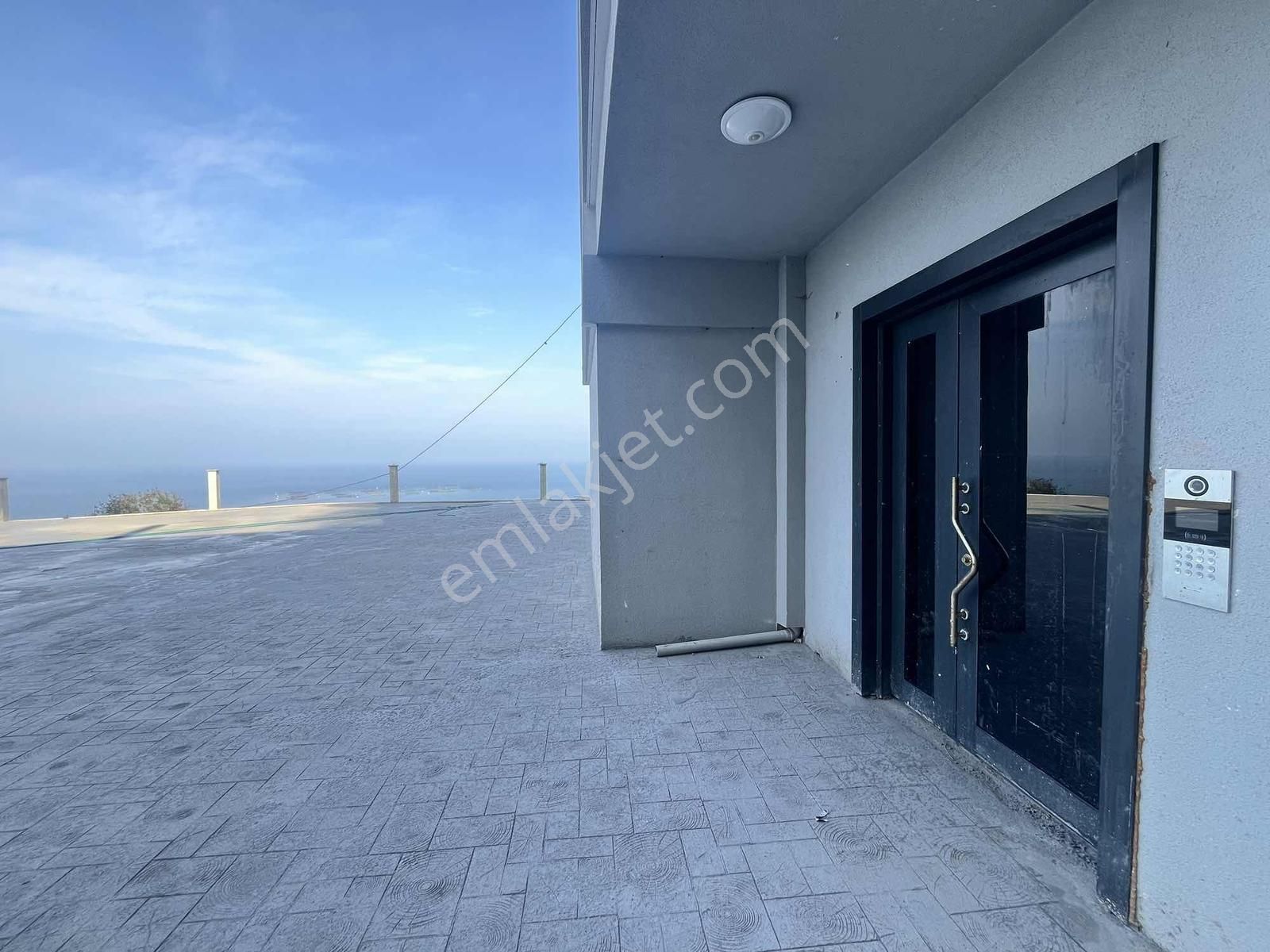 Yomra Kadırga Sitesinde Satılık 1+1 Daire - Görsel 2