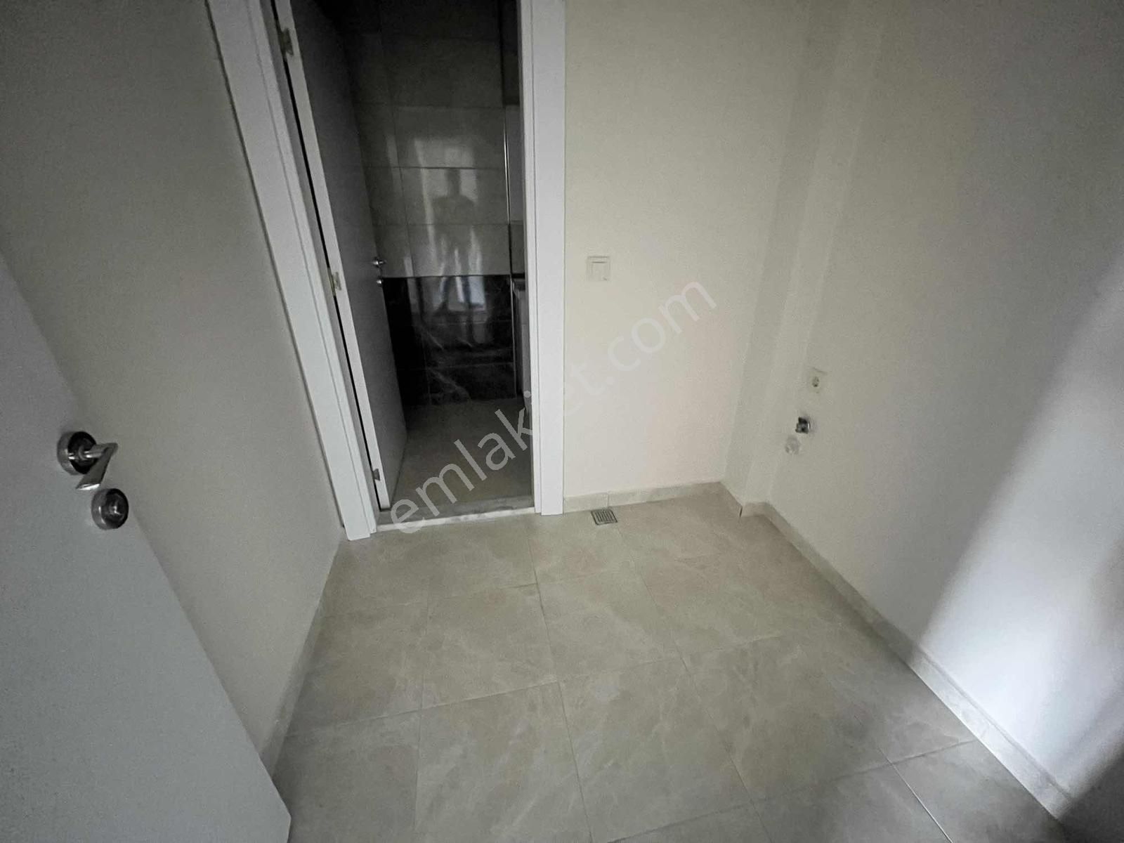 Yomra Kadırga Sitesinde Satılık 1+1 Daire - Görsel 6