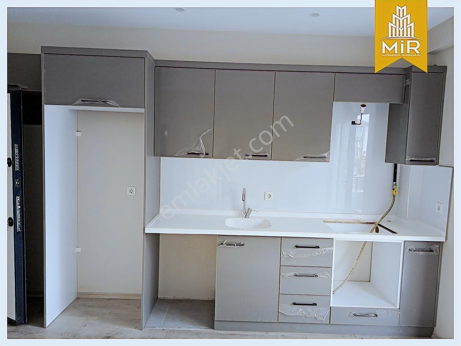 Mir'den Balıkesir Gop Adliye Yakını Satılık Balkonlu 1+1 Daire - Görsel 2
