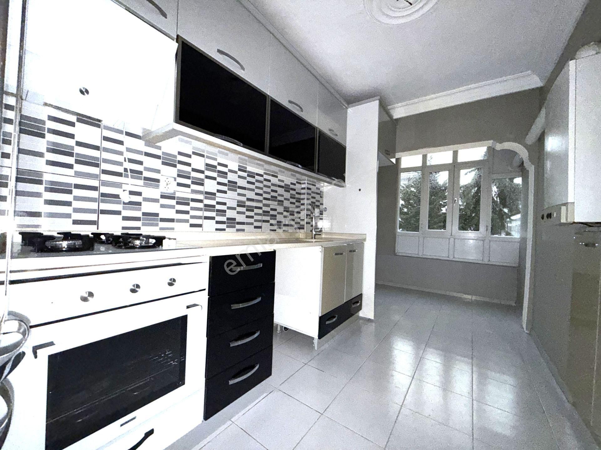 Pursaklar Ufuk Kılıç Emlak'tan Merkezde 3+1 Masrafsız Orta Kat Daire