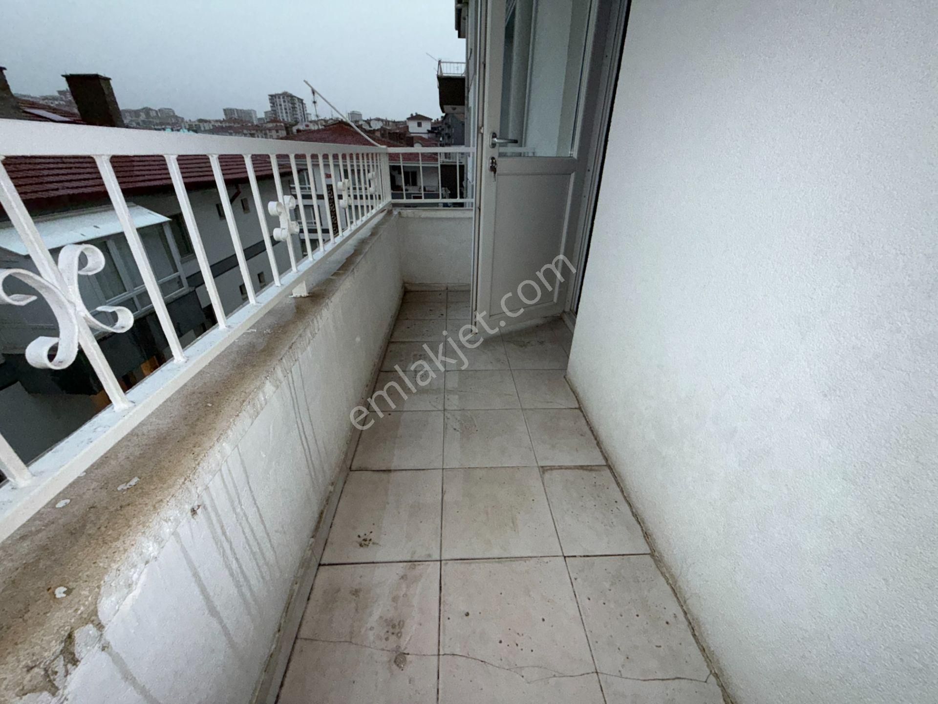 Pursaklar Ufuk Kılıç Emlak'tan Merkezde 3+1 Masrafsız Orta Kat Daire - Görsel 16