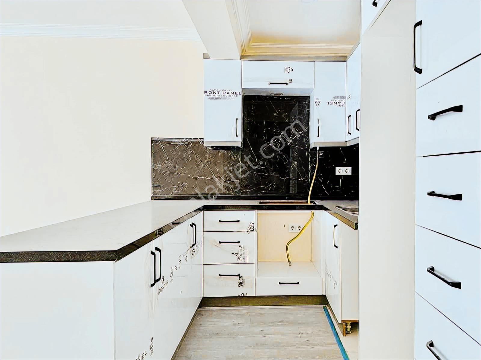 Esenlik Mah. 3+1 142 M2 Otoparklı Asansörlü 6 Yıllık Daire - Görsel 17