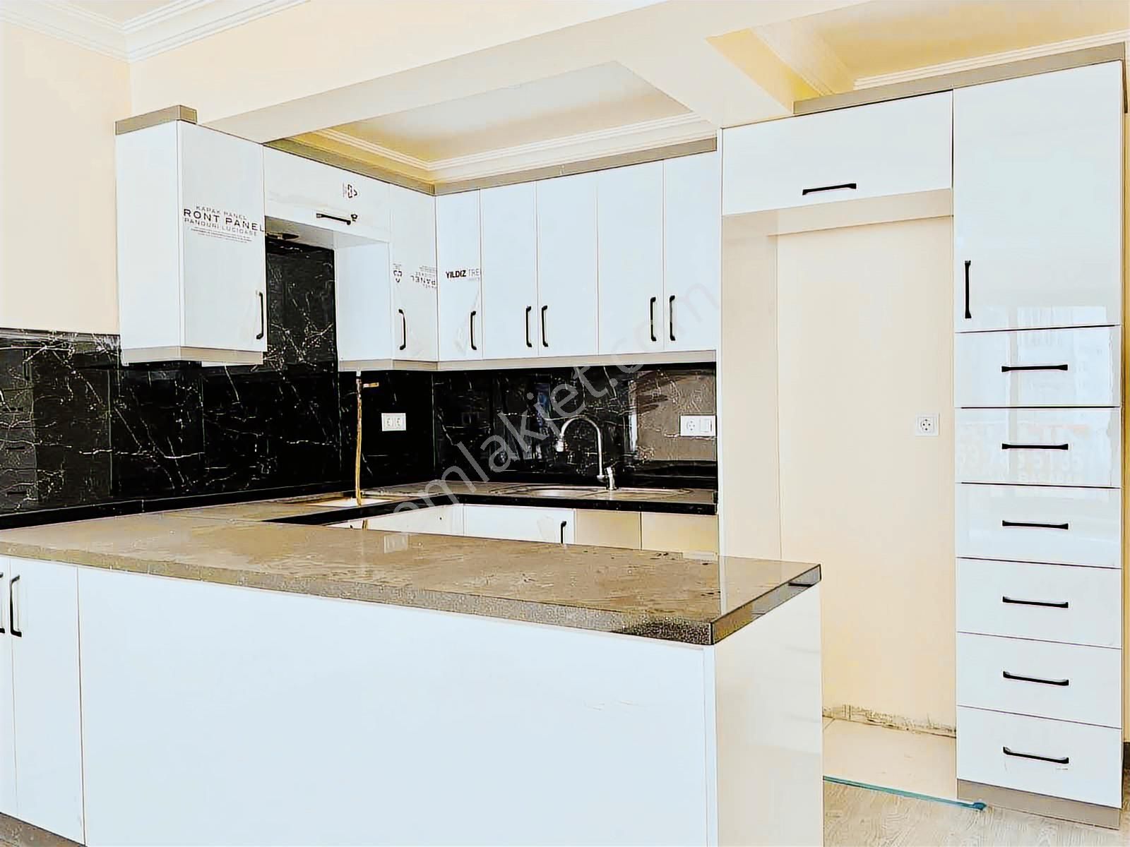 Esenlik Mah. 3+1 142 M2 Otoparklı Asansörlü 6 Yıllık Daire