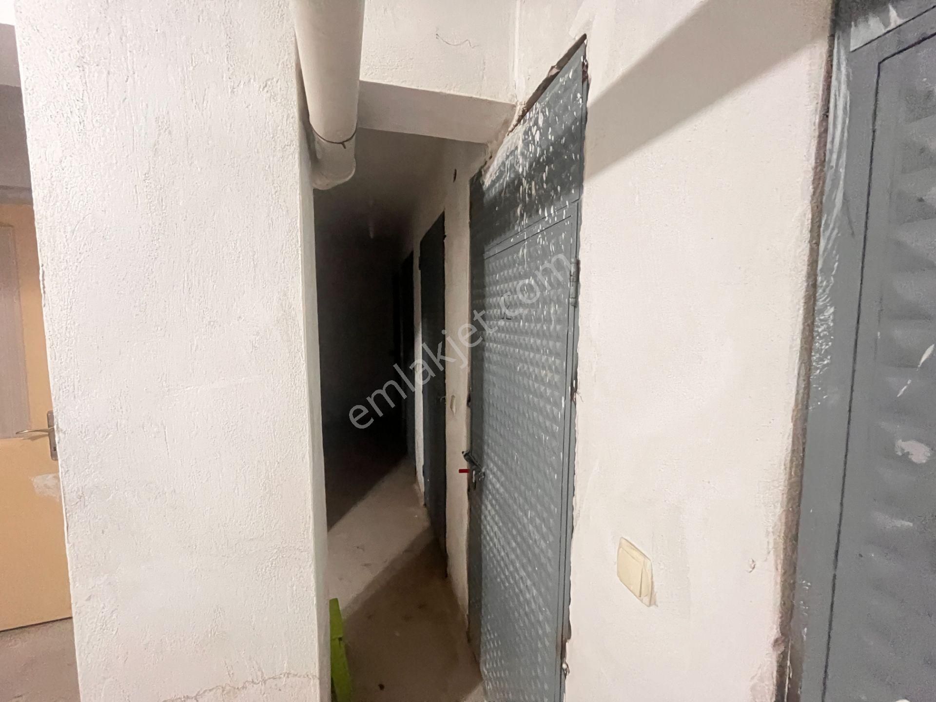 Karşıyaka Şemiklerde İzbana Yakın Çift Cepheli Satılık 2+1 Daire - Görsel 32