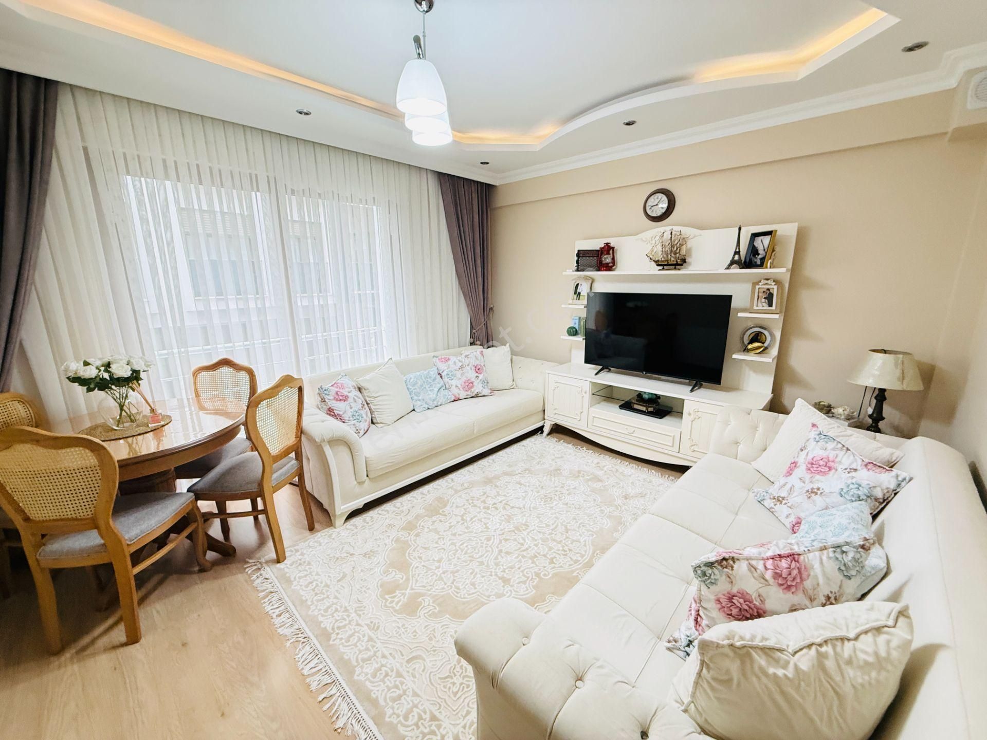 Karşıyaka Şemiklerde İzbana Yakın Çift Cepheli Satılık 2+1 Daire - Görsel 2