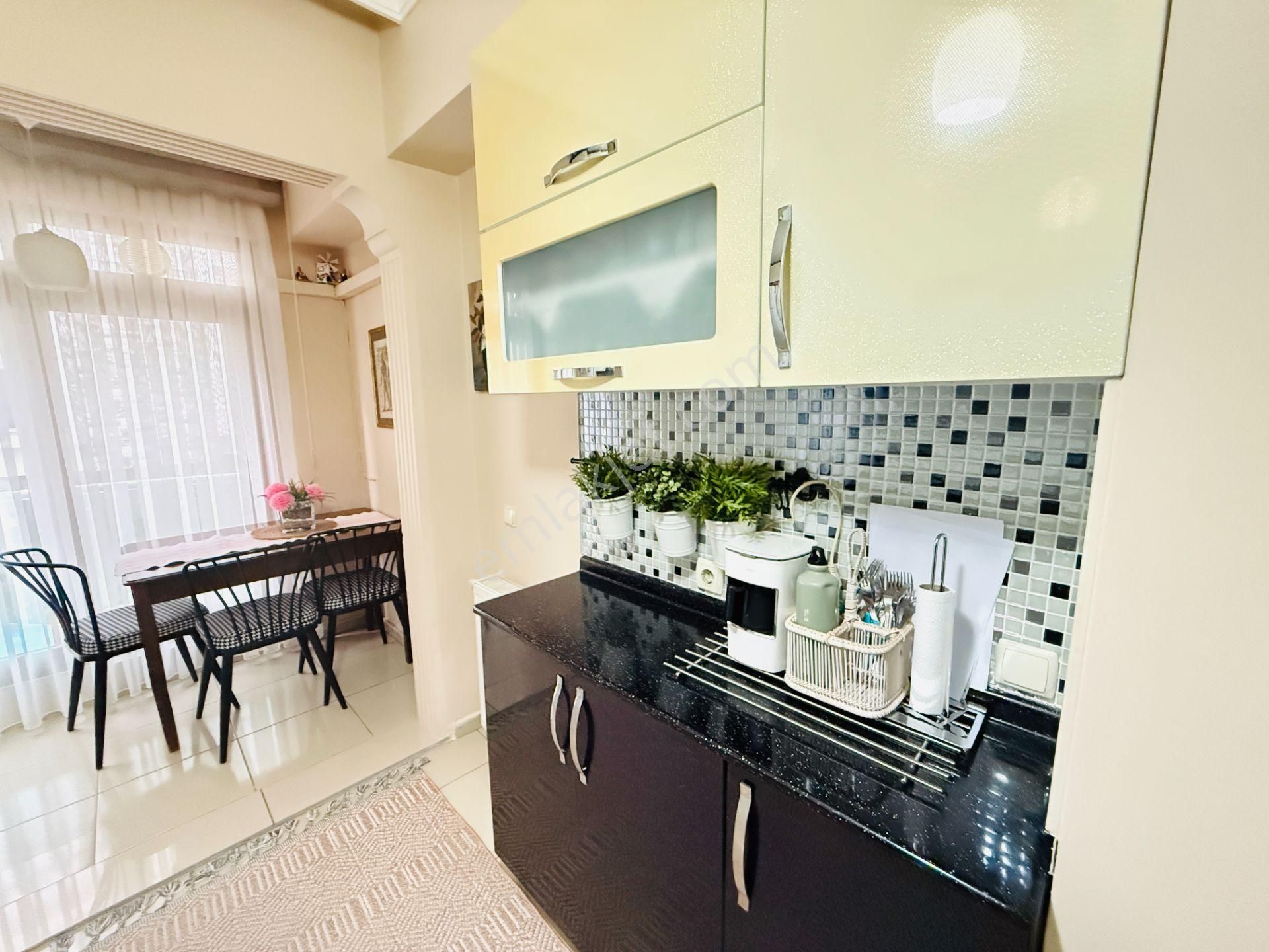 Karşıyaka Şemiklerde İzbana Yakın Çift Cepheli Satılık 2+1 Daire - Görsel 6