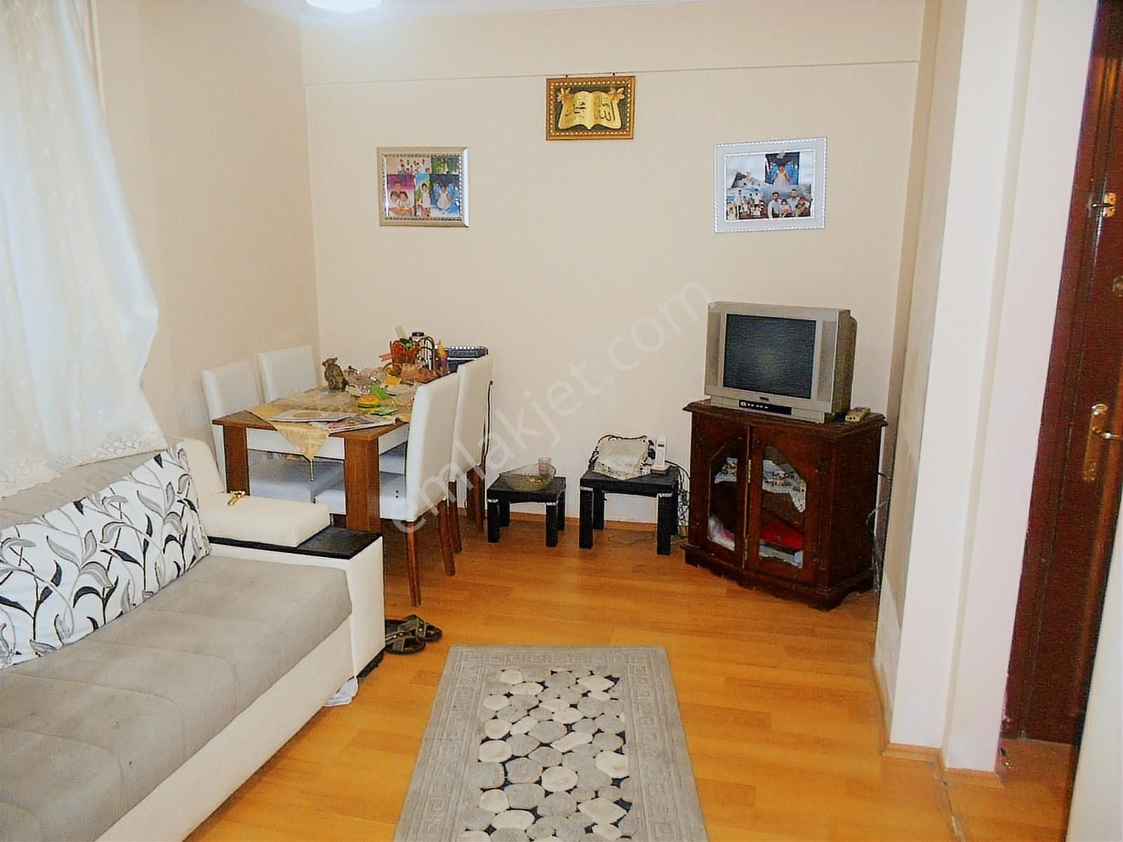 Bakırköy Kartaltepe De 65m2 1+1 Bahçe Katı Dışardan Düz Giriş - Görsel 3