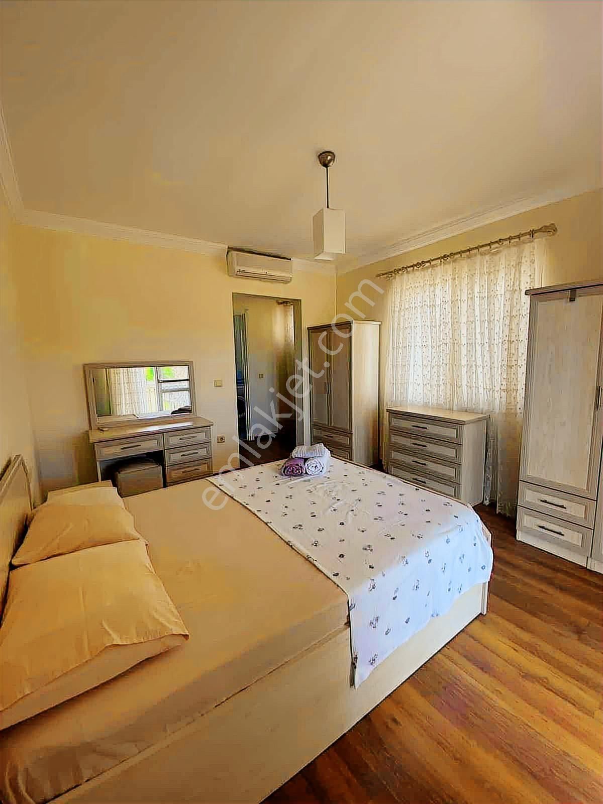 Fethiye Yanıklar'da Site İçinde Eşyalı Kiralık 4+1 Müstail Villa - Görsel 10