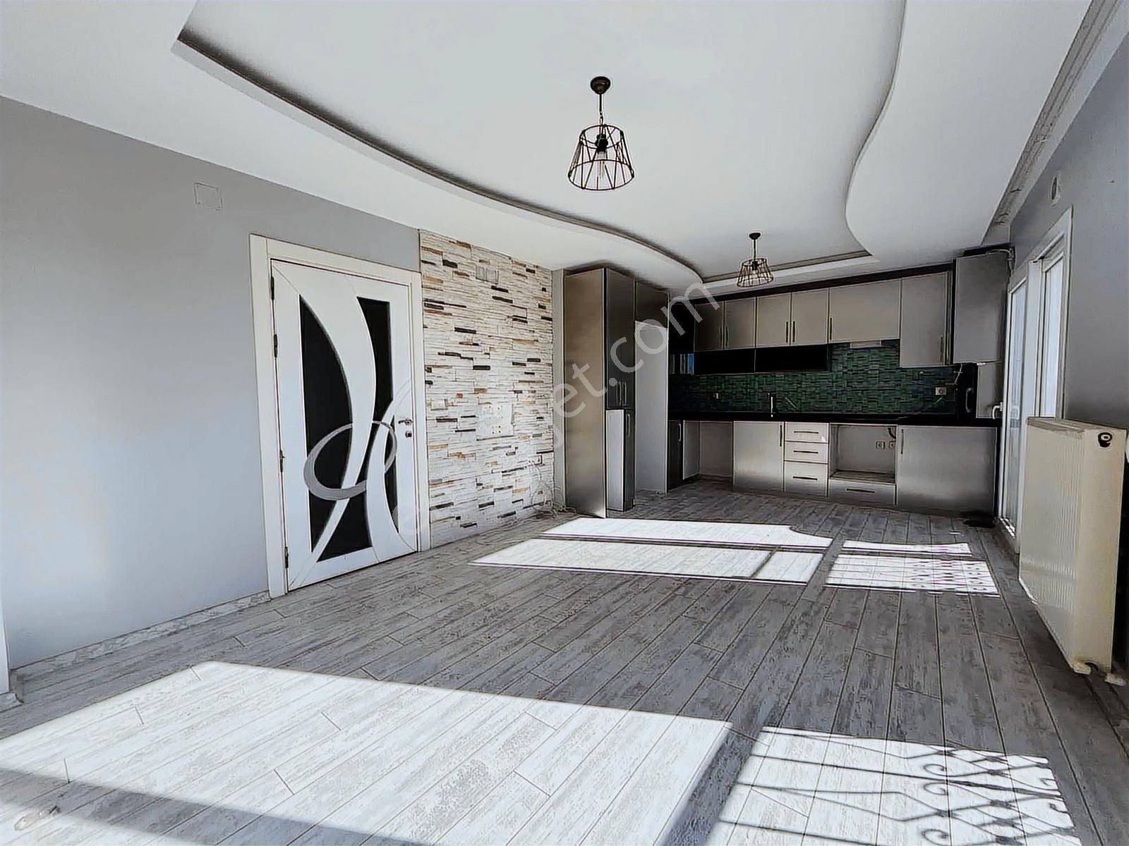 Çınarlı'da Cadde Üzeri Göl Manzaralı 3+1 Açık Mutfak Daire - Görsel 8