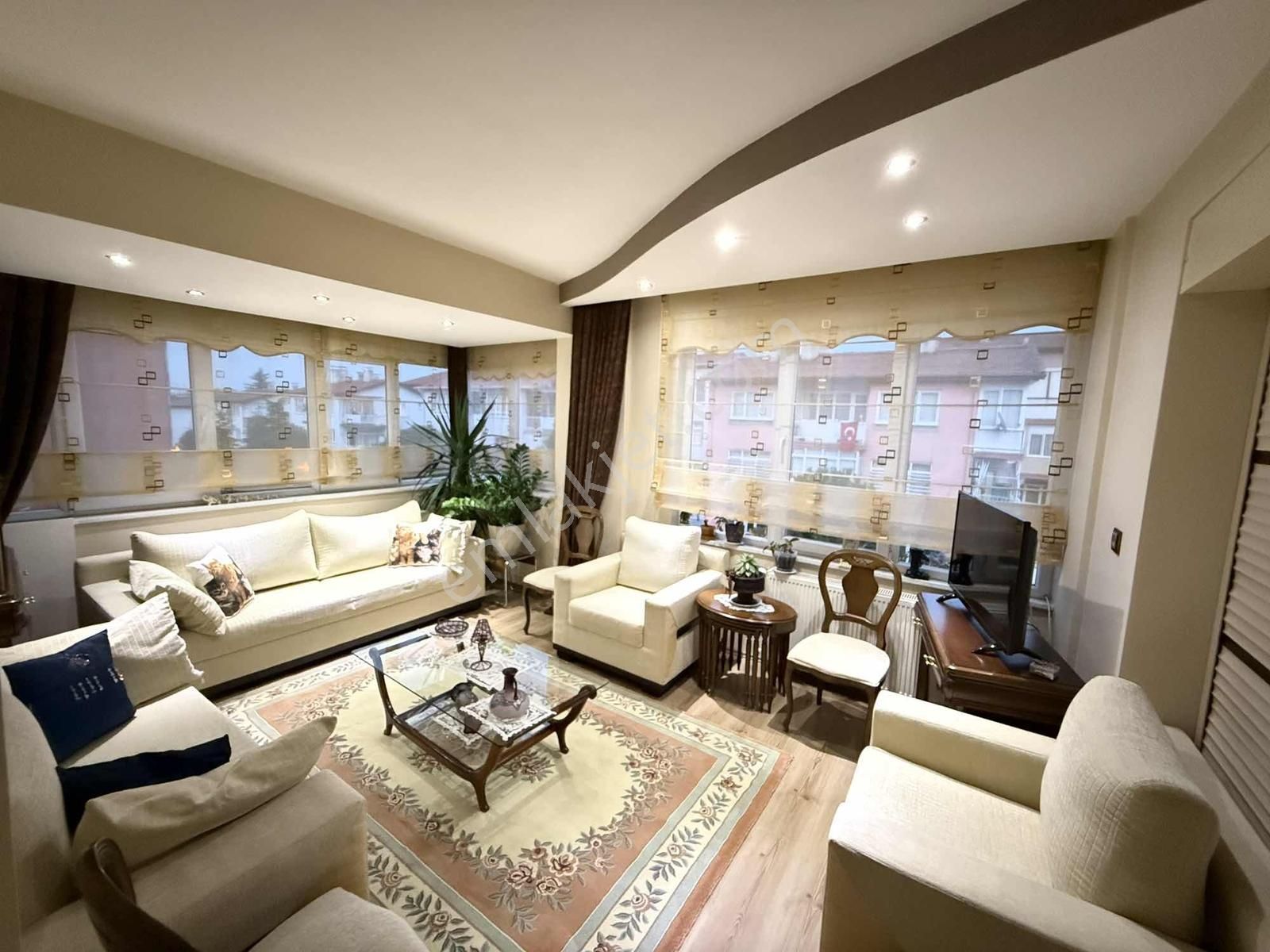 Çamlık Ak Evler Sitesinde Satılık Ara Kat 3+1 Daire - Görsel 9