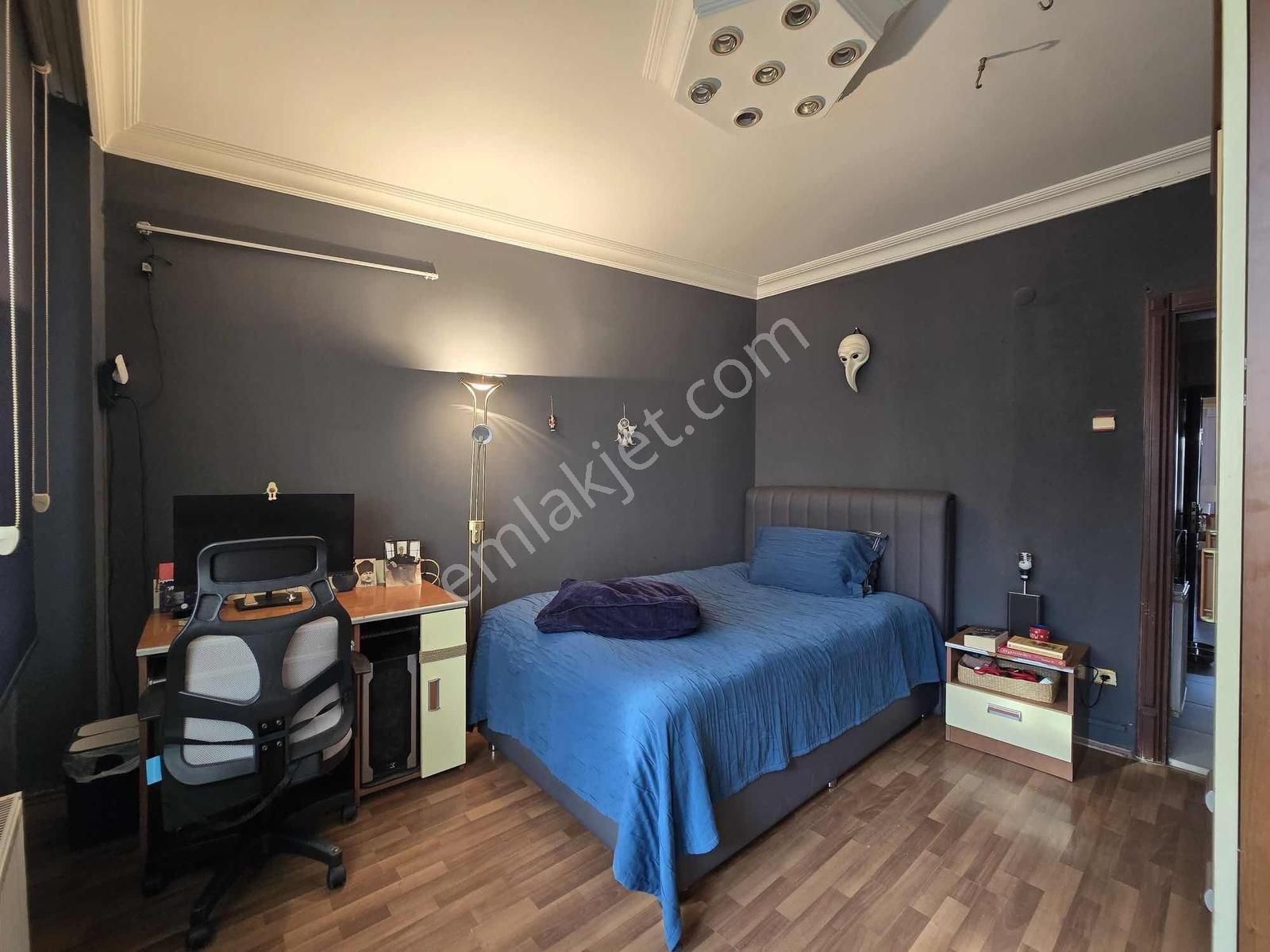 Bakırköy Cevizlikte Meydana Yakın 1.kat 3+1 120m2 Ön Cephe - Görsel 3