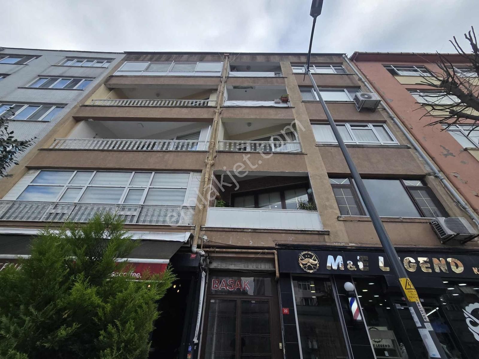 Bakırköy Cevizlikte Meydana Yakın 1.kat 3+1 120m2 Ön Cephe - Görsel 21