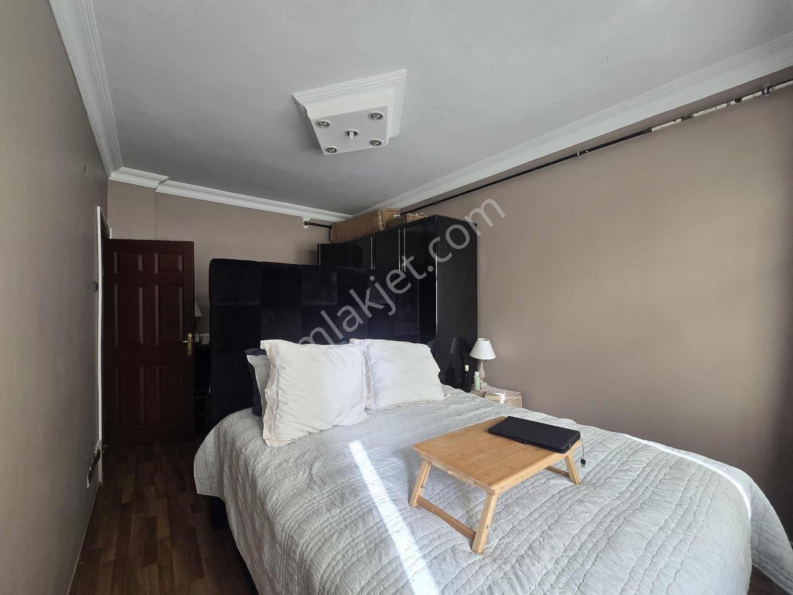 Bakırköy Cevizlikte Meydana Yakın 1.kat 3+1 120m2 Ön Cephe - Görsel 12