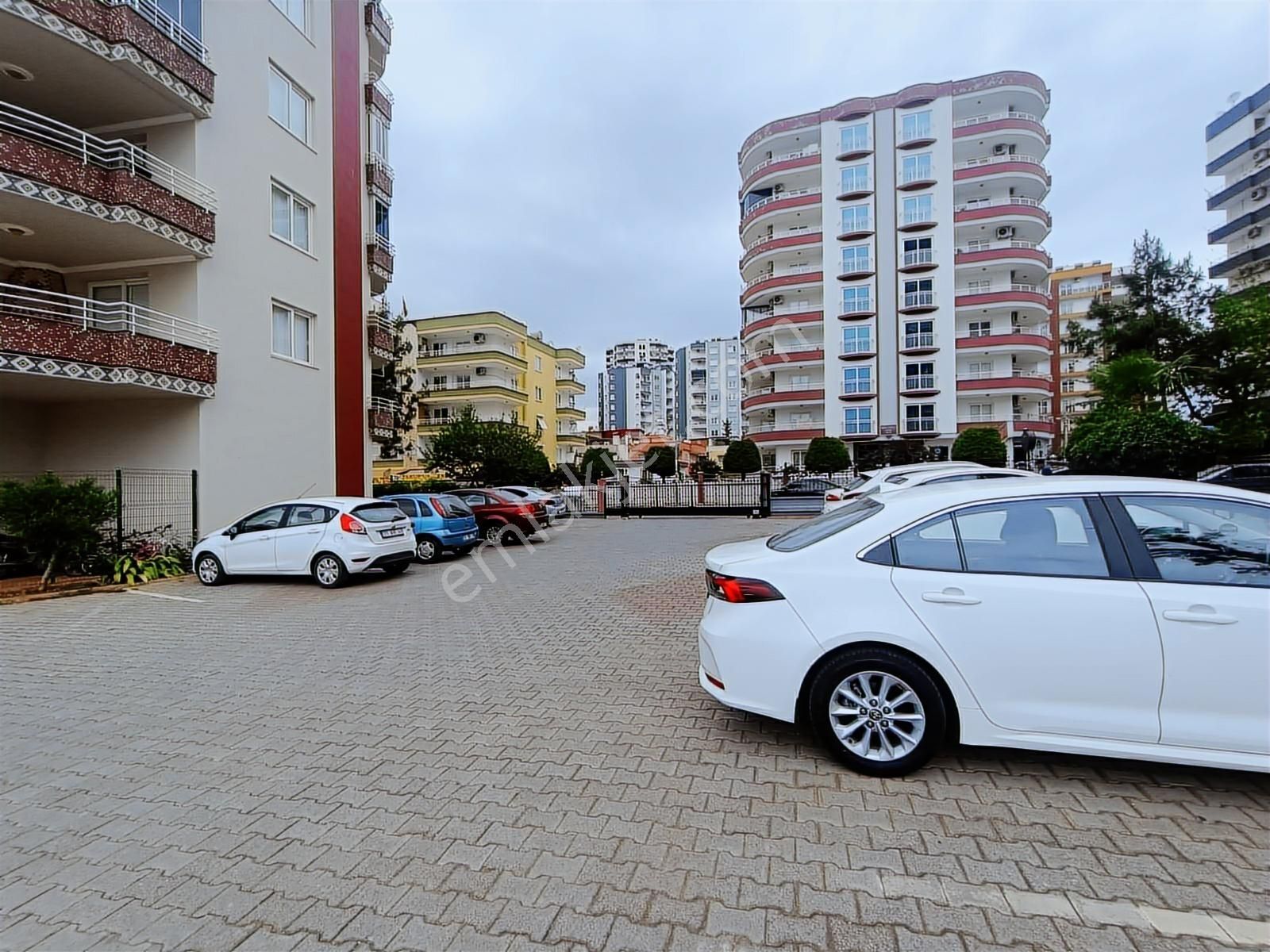 Mersin Yenişehir Limonluk Mahallesi'nde Satılık Geniş Daire