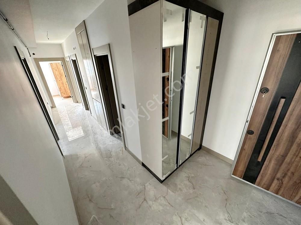 Metro Yakını 3 Bloklu Kilerli Katta G.odalı Megalüx 2+1!! - Görsel 18