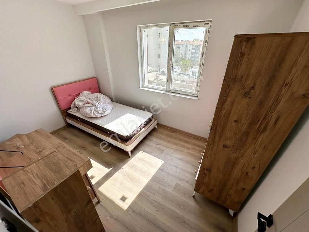 Metro Yakını 3 Bloklu Kilerli Katta G.odalı Megalüx 2+1!! - Görsel 12