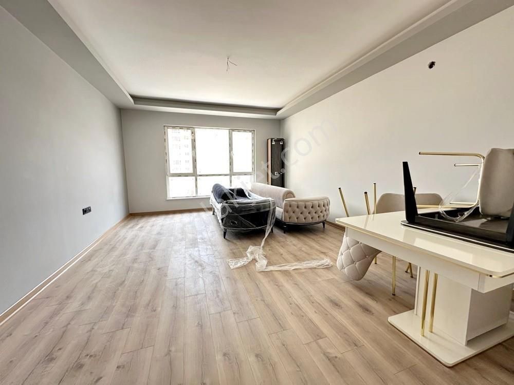 Metro Yakını 3 Bloklu Kilerli Katta G.odalı Megalüx 2+1!! - Görsel 11