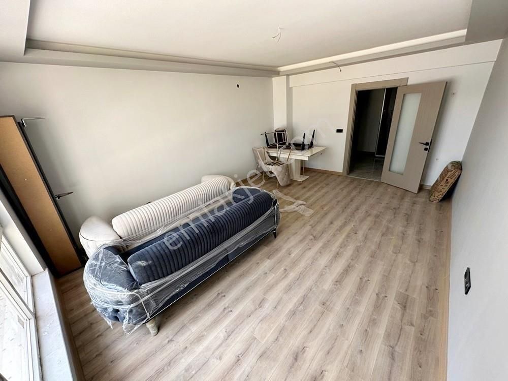 Metro Yakını 3 Bloklu Kilerli Katta G.odalı Megalüx 2+1!! - Görsel 9