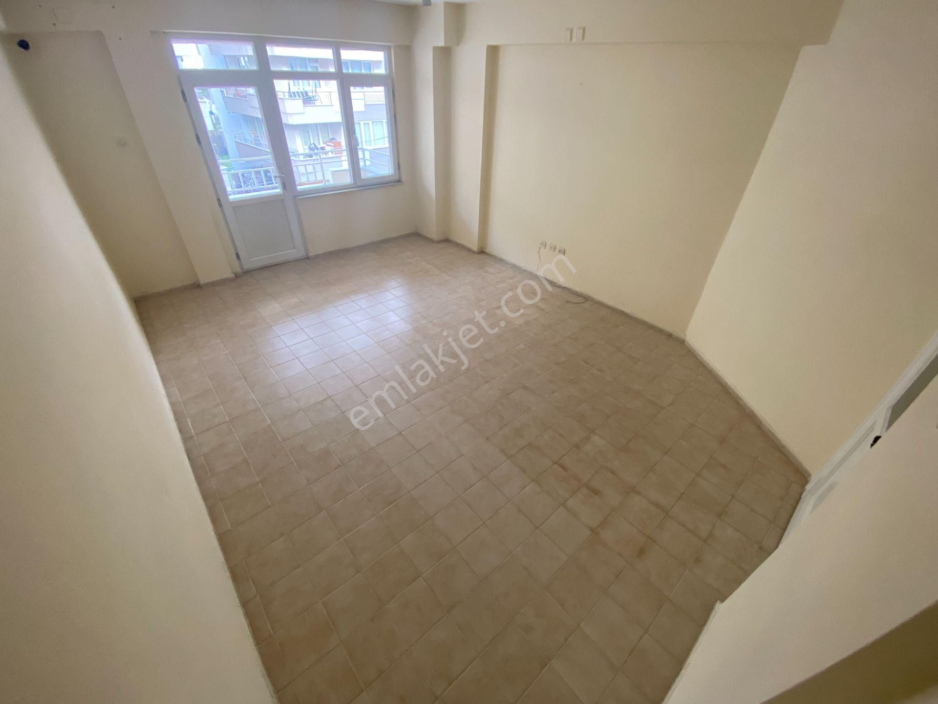 Jet'ten Akçay Merkezde Ön Cephe Geniş Balkonlu 2+1 Kiralık Daire - Görsel 10