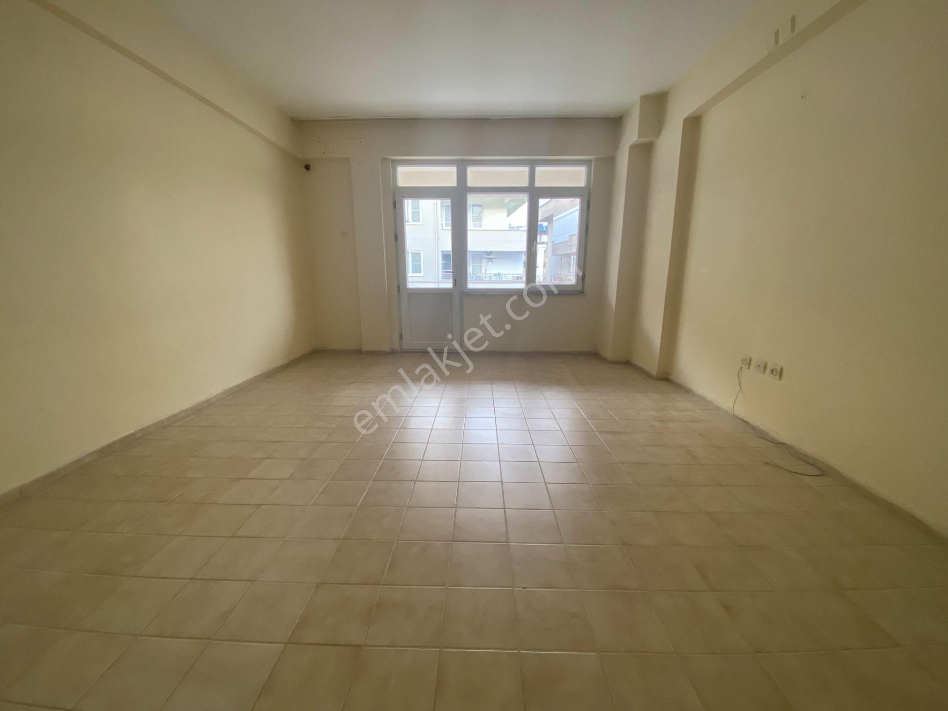 Jet'ten Akçay Merkezde Ön Cephe Geniş Balkonlu 2+1 Kiralık Daire - Görsel 2