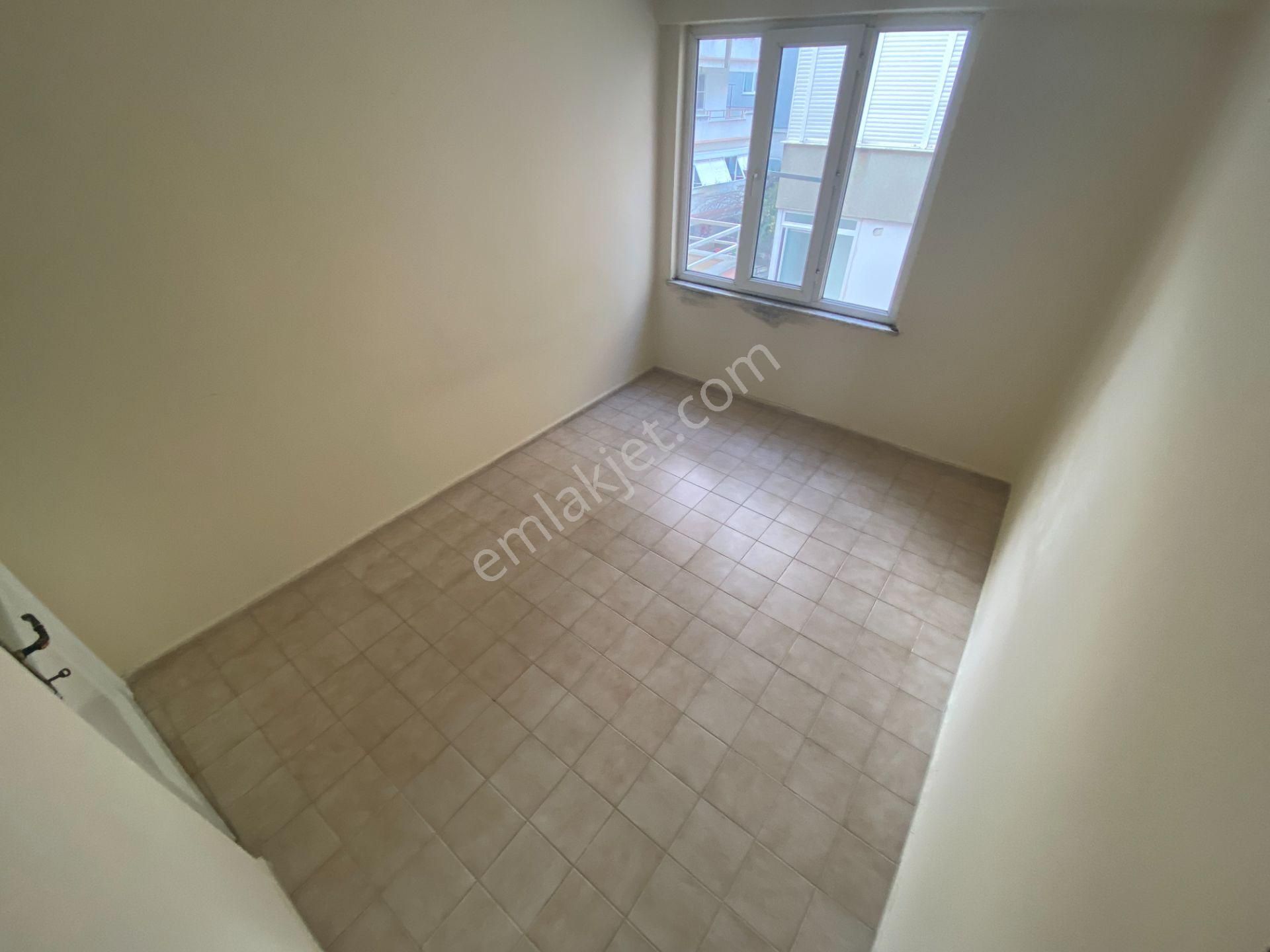 Jet'ten Akçay Merkezde Ön Cephe Geniş Balkonlu 2+1 Kiralık Daire - Görsel 18