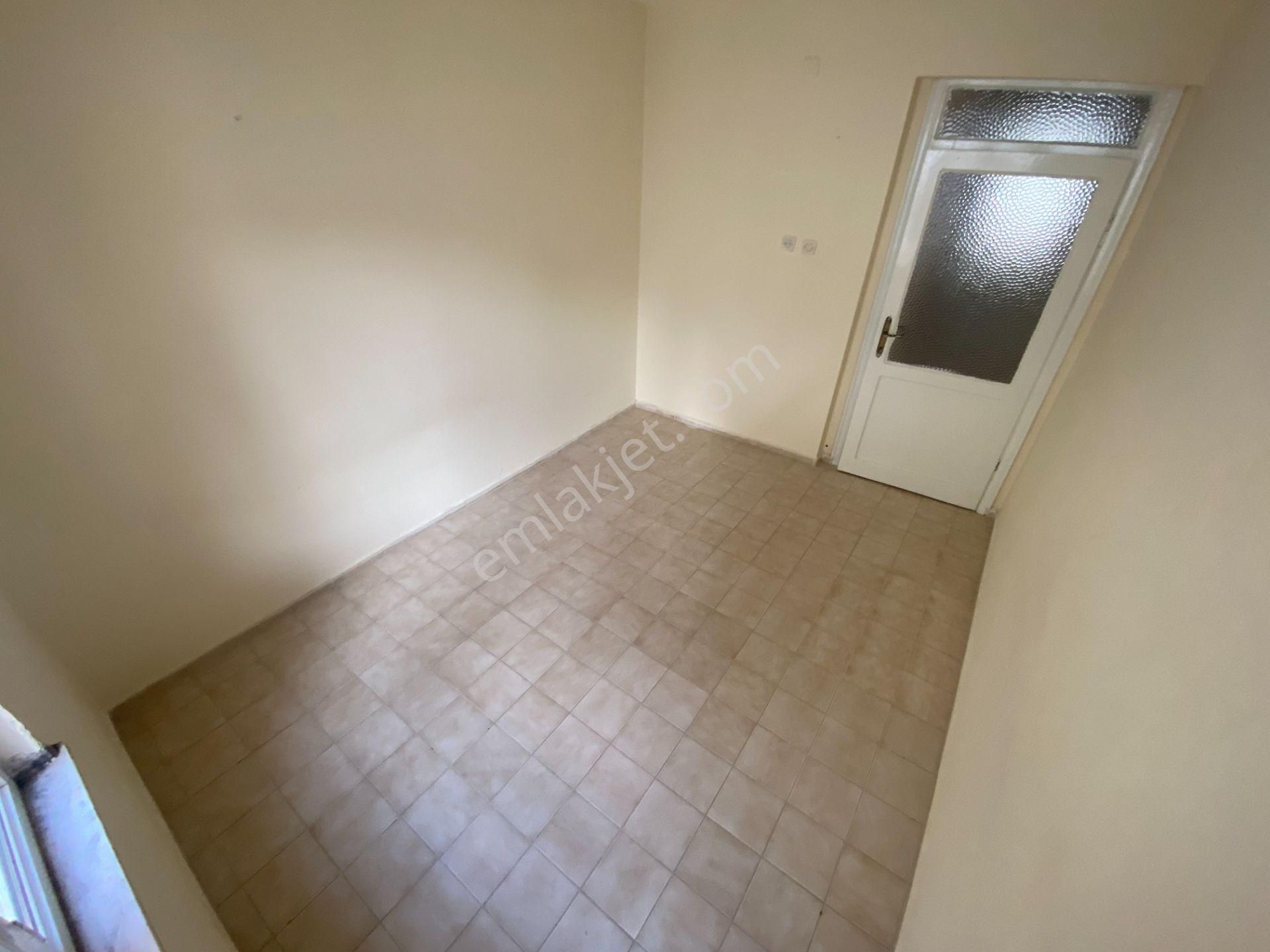 Jet'ten Akçay Merkezde Ön Cephe Geniş Balkonlu 2+1 Kiralık Daire - Görsel 20