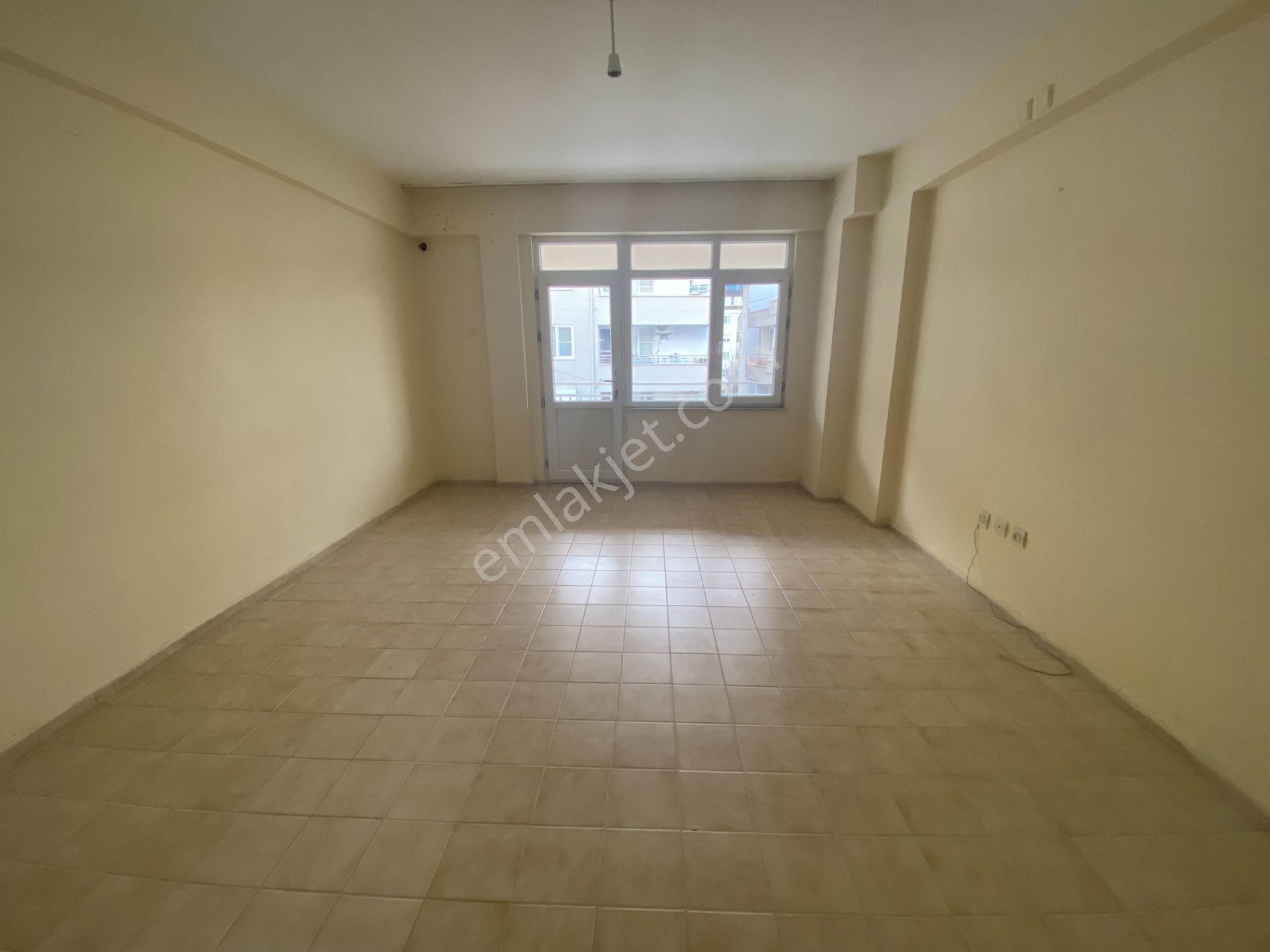 Jet'ten Akçay Merkezde Ön Cephe Geniş Balkonlu 2+1 Kiralık Daire