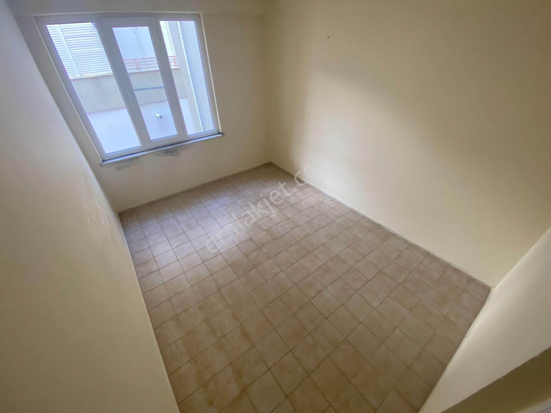 Jet'ten Akçay Merkezde Ön Cephe Geniş Balkonlu 2+1 Kiralık Daire - Görsel 17