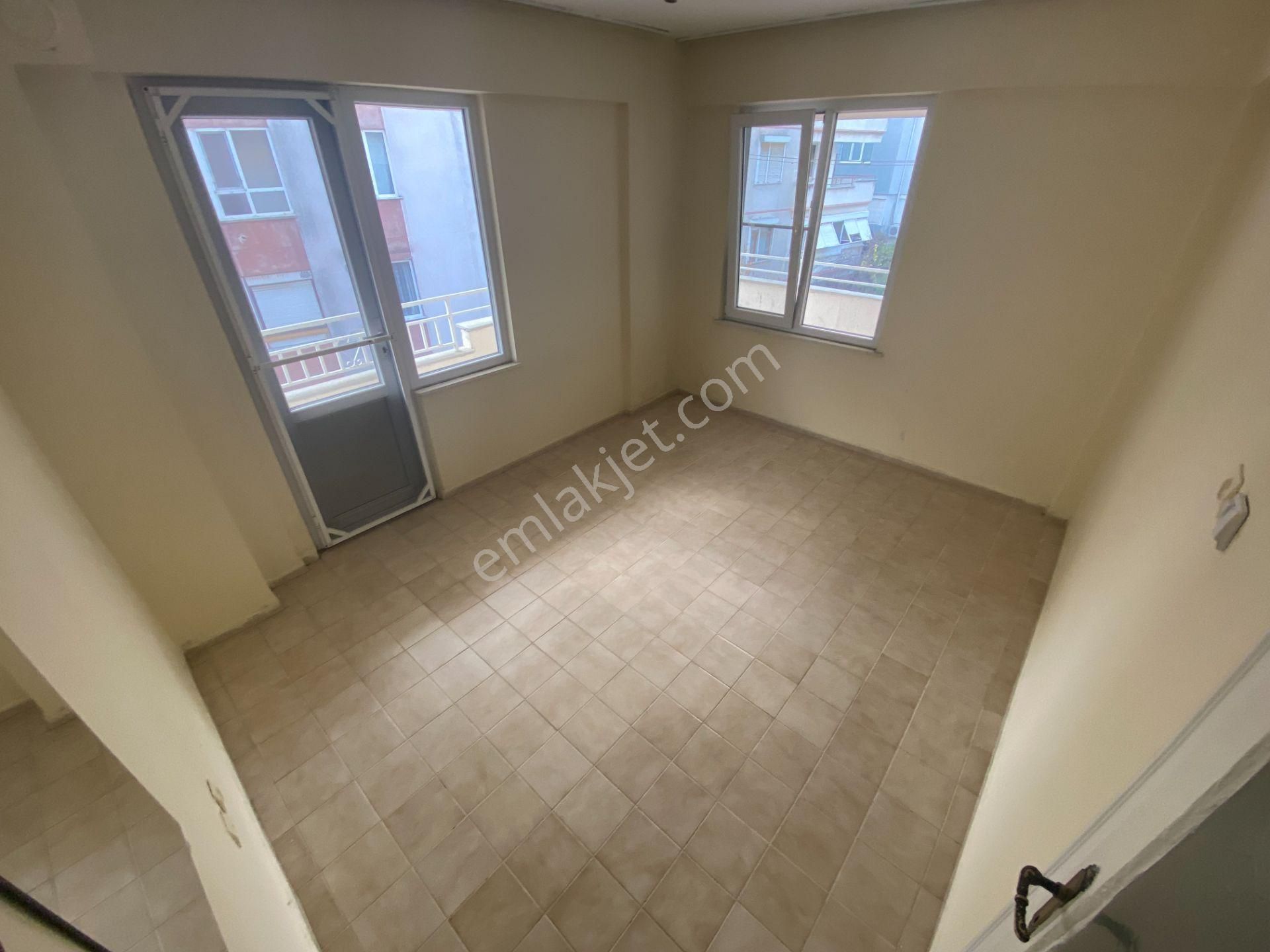 Jet'ten Akçay Merkezde Ön Cephe Geniş Balkonlu 2+1 Kiralık Daire - Görsel 12