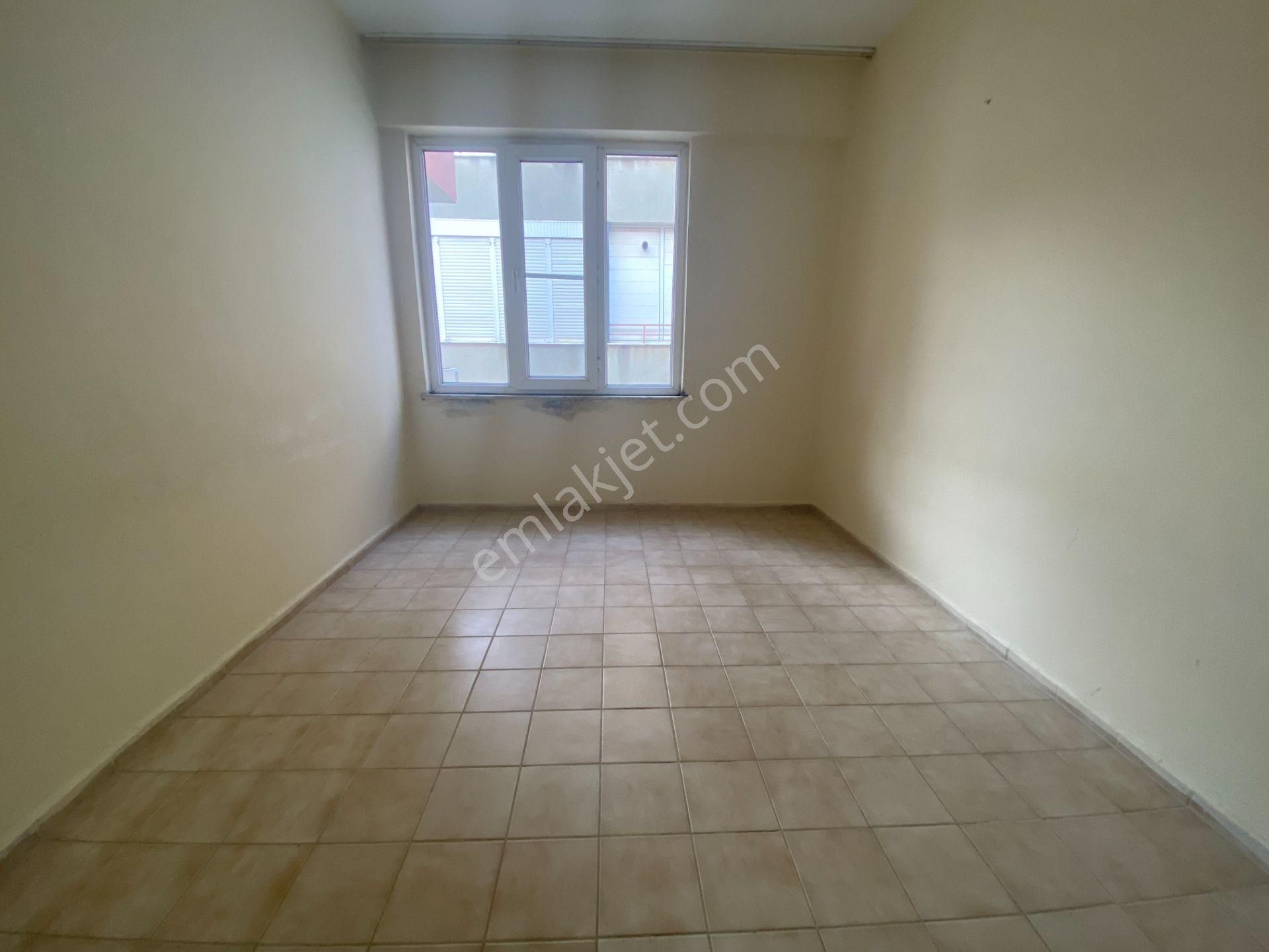 Jet'ten Akçay Merkezde Ön Cephe Geniş Balkonlu 2+1 Kiralık Daire - Görsel 21