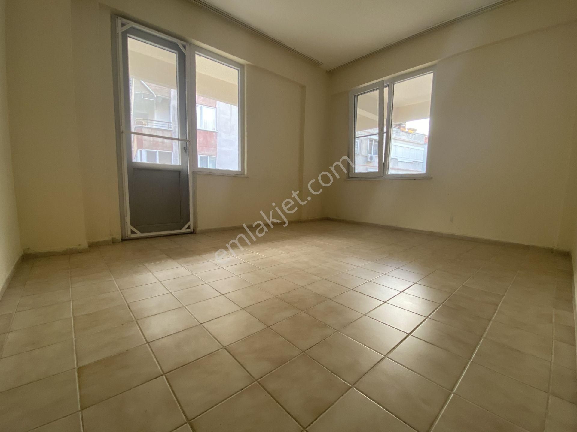 Jet'ten Akçay Merkezde Ön Cephe Geniş Balkonlu 2+1 Kiralık Daire - Görsel 11