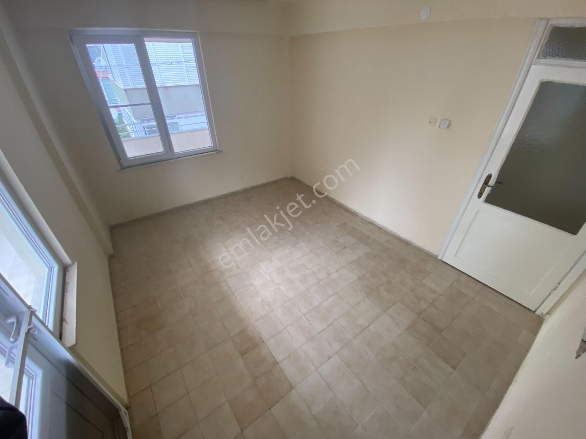 Jet'ten Akçay Merkezde Ön Cephe Geniş Balkonlu 2+1 Kiralık Daire - Görsel 13